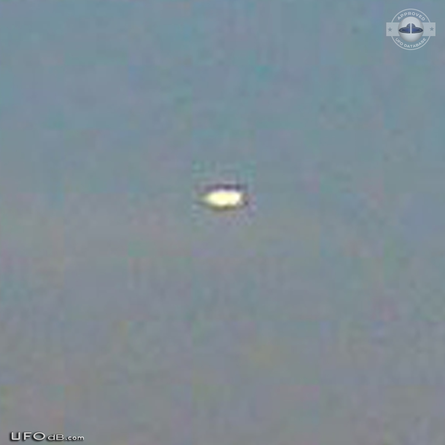 Friends Picture reveals UFO over Buenos Aires in Argentina May 2009 UFO Picture #607-5