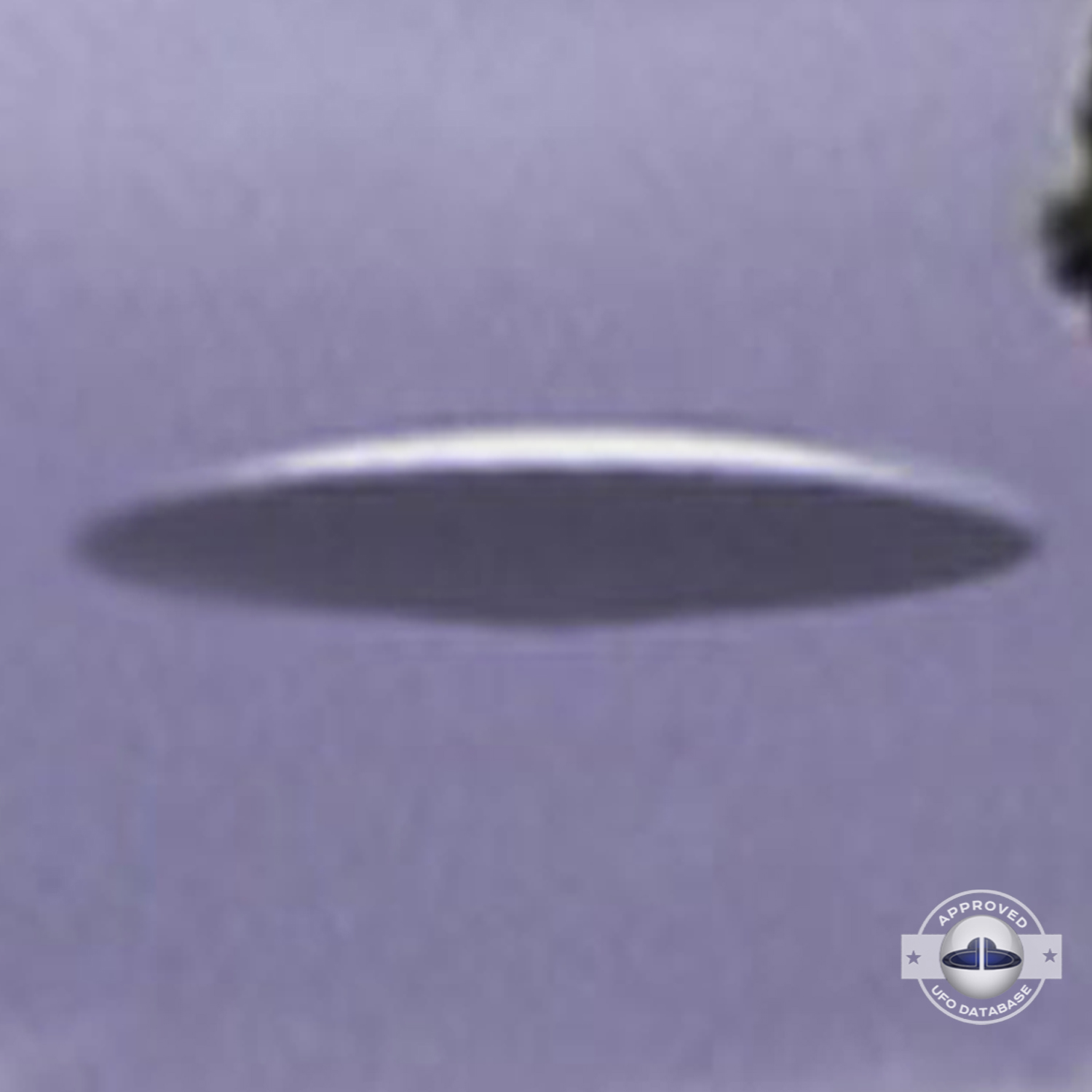 UFO picture showing a flat flying saucer in thunderstorm. Geelong UFO Picture #61-5