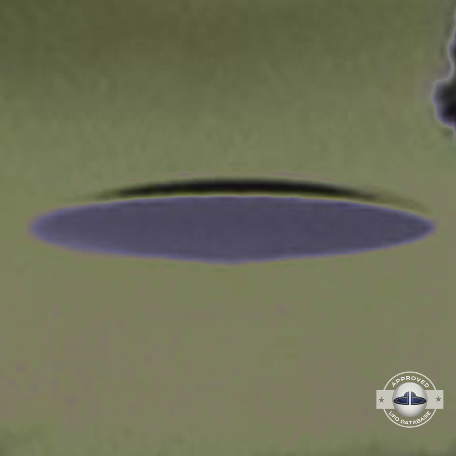 UFO picture showing a flat flying saucer in thunderstorm. Geelong UFO Picture #61-6