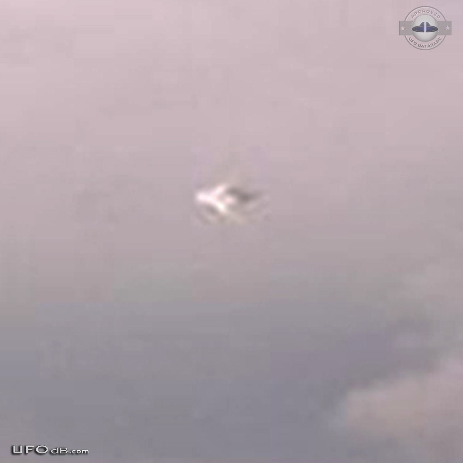 UFO Sauver over Fort McMurray Airport Alberta Canada in 2003 UFO Picture #610-4