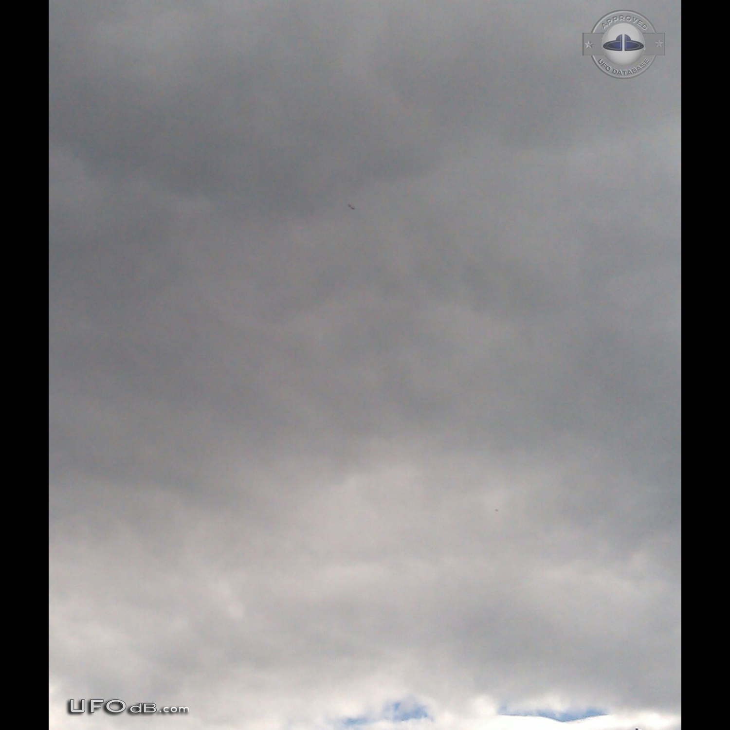 UFO in the clouds of Christchurch,Canterbury in New Zealand 2014 UFO Picture #613-4