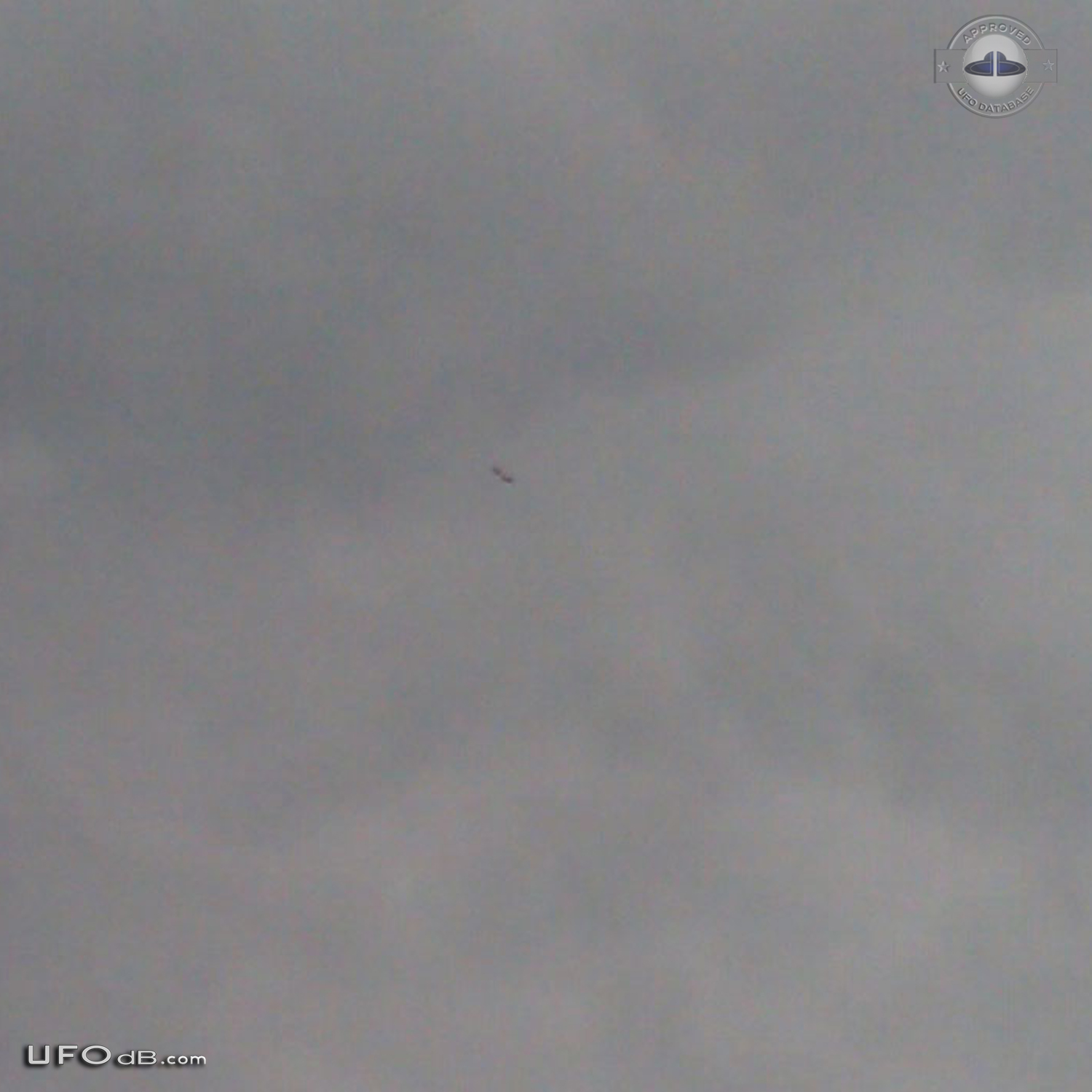 UFO in the clouds of Christchurch,Canterbury in New Zealand 2014 UFO Picture #613-5