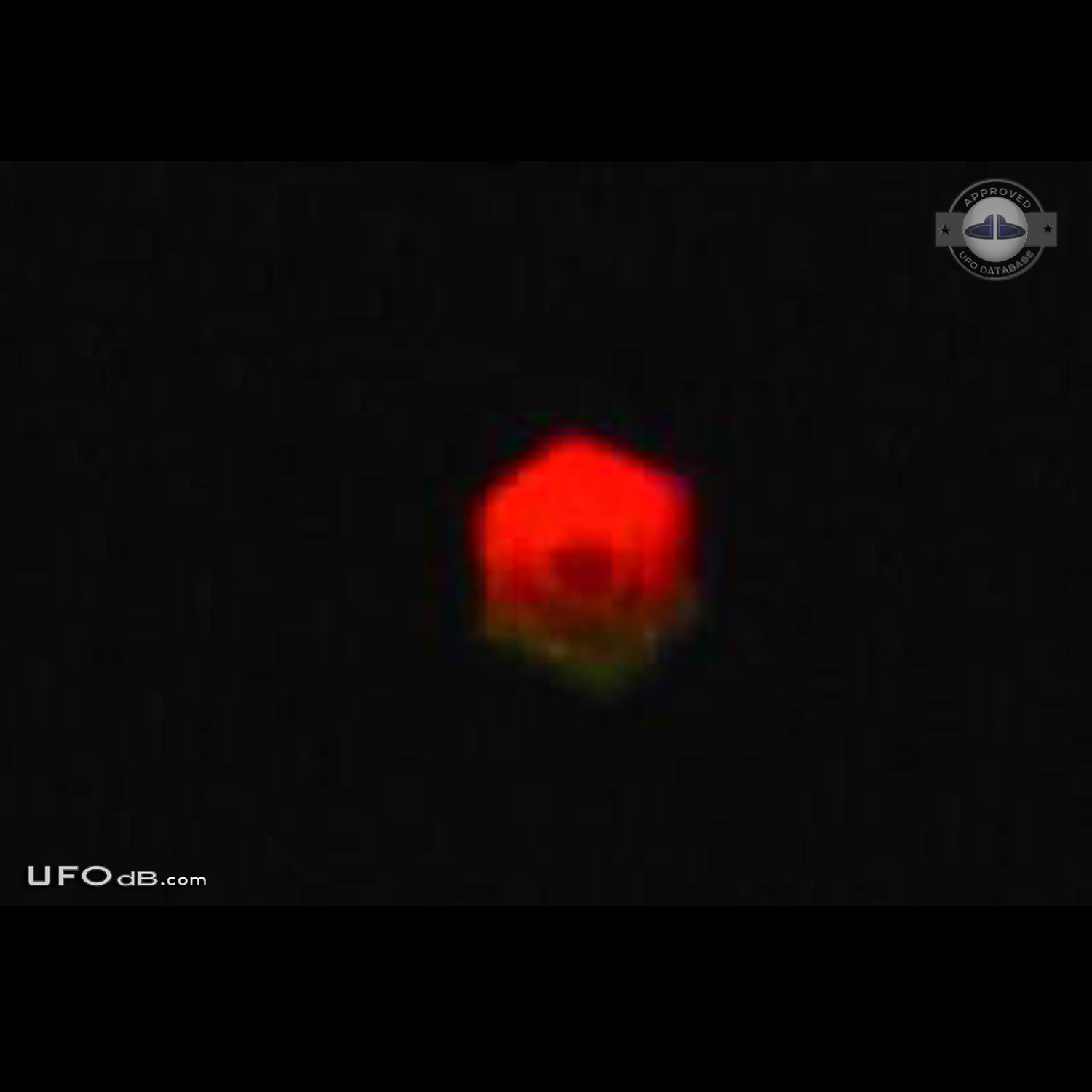 Dark red round ball UFO sightings over Yining, Xinjiang China in 2002 UFO Picture #614-1