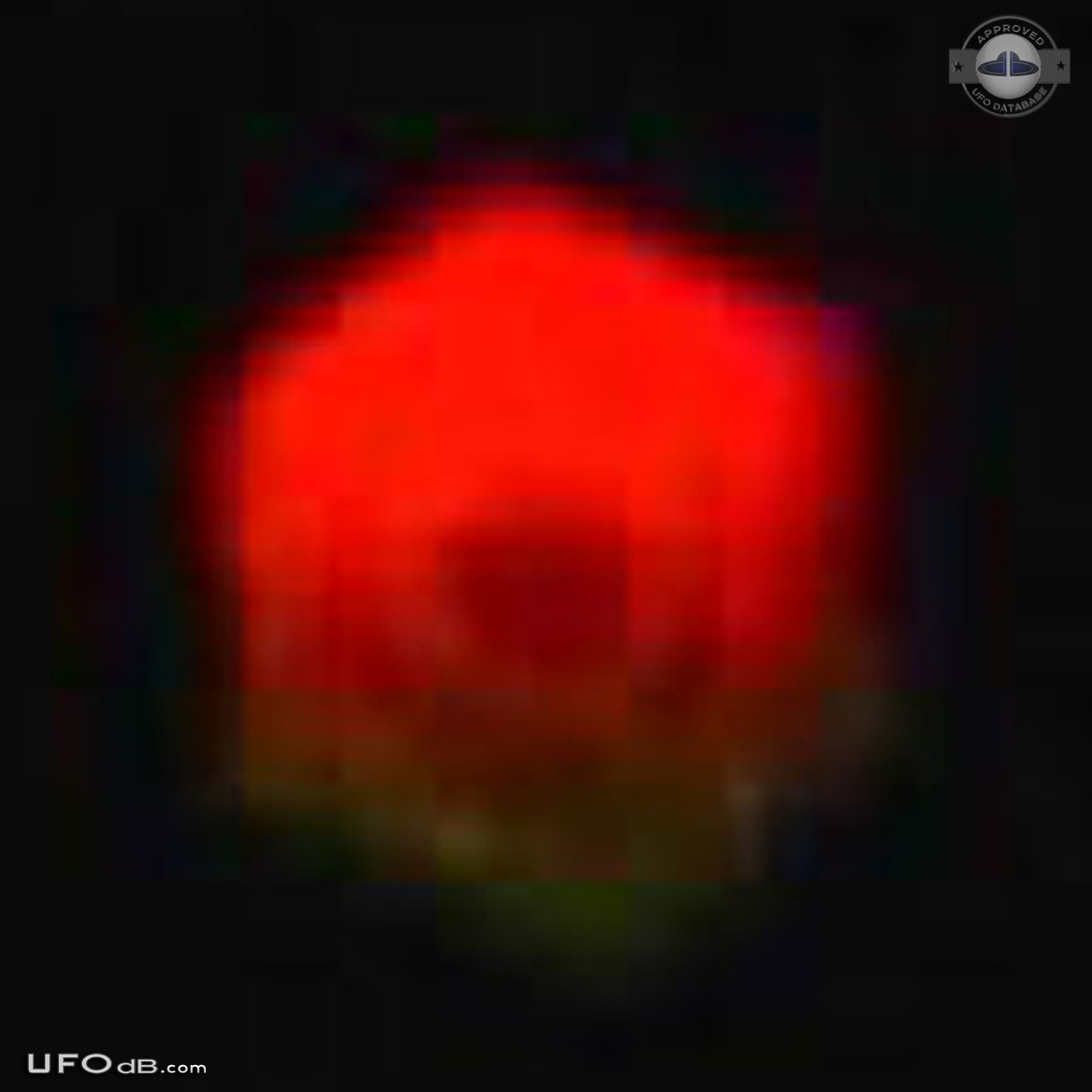 Dark red round ball UFO sightings over Yining, Xinjiang China in 2002 UFO Picture #614-3