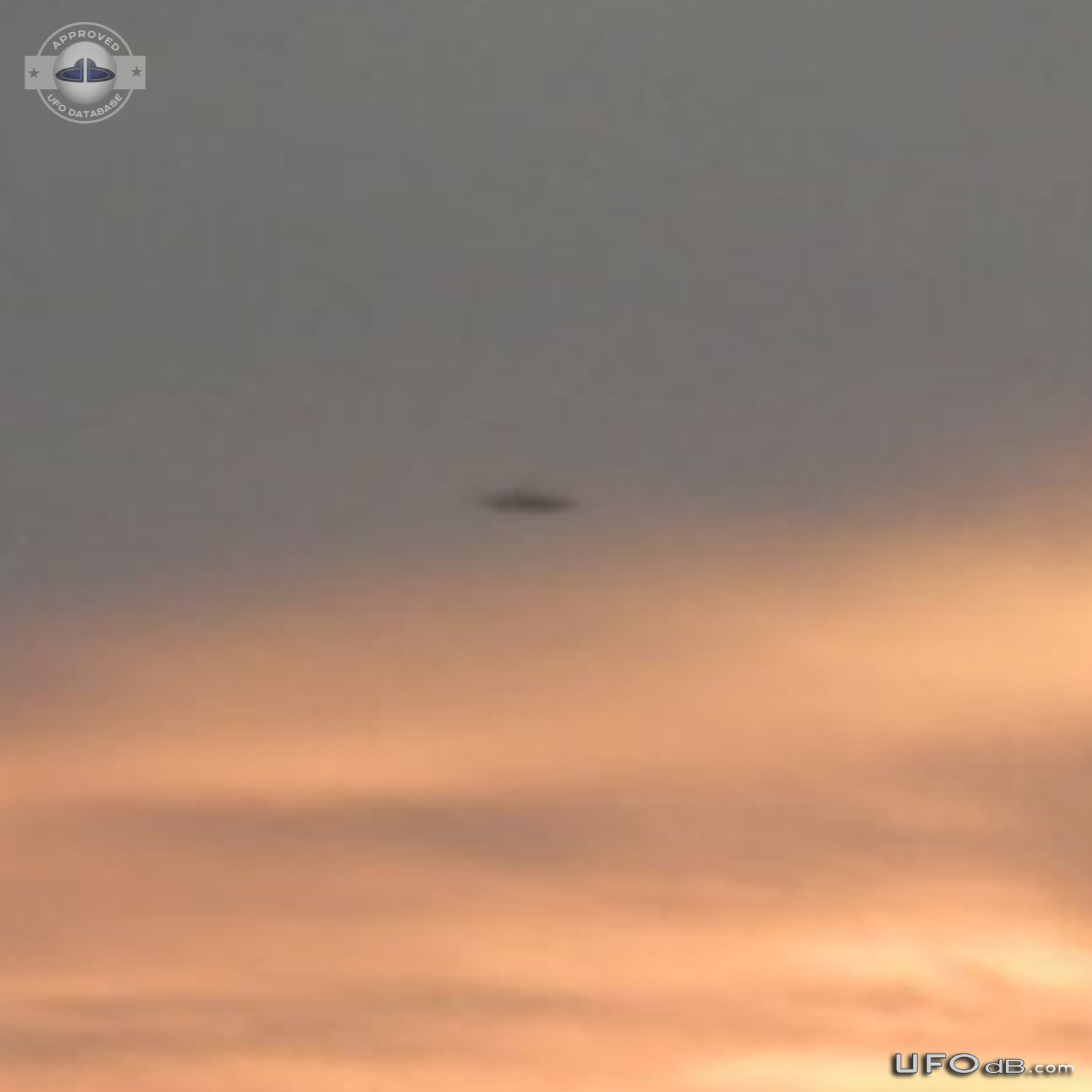 UFO saucer caught on picture - Lost River, West Virginia USA 2013 UFO Picture #616-4