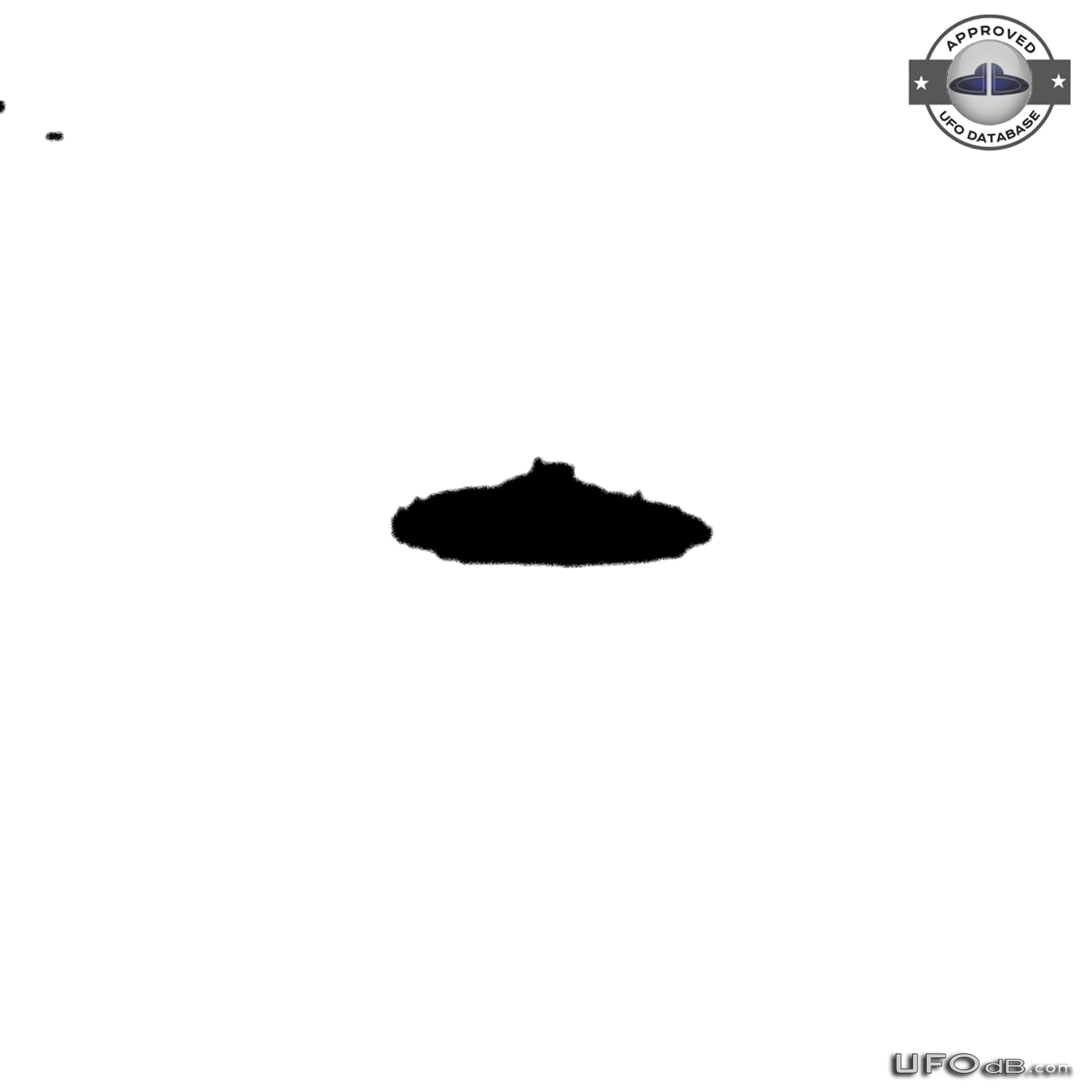 UFO saucer caught on picture - Lost River, West Virginia USA 2013 UFO Picture #616-6