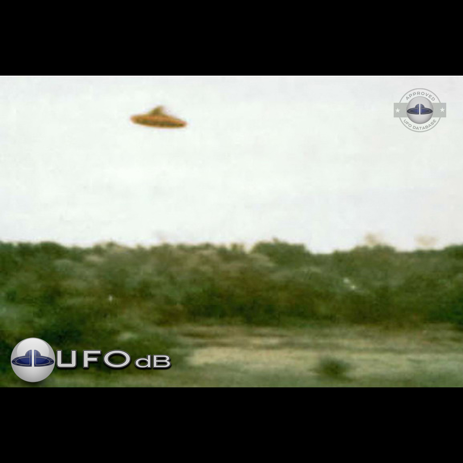 ufo picture was taken from a car ufo was few hundreds meters away UFO Picture #62-1