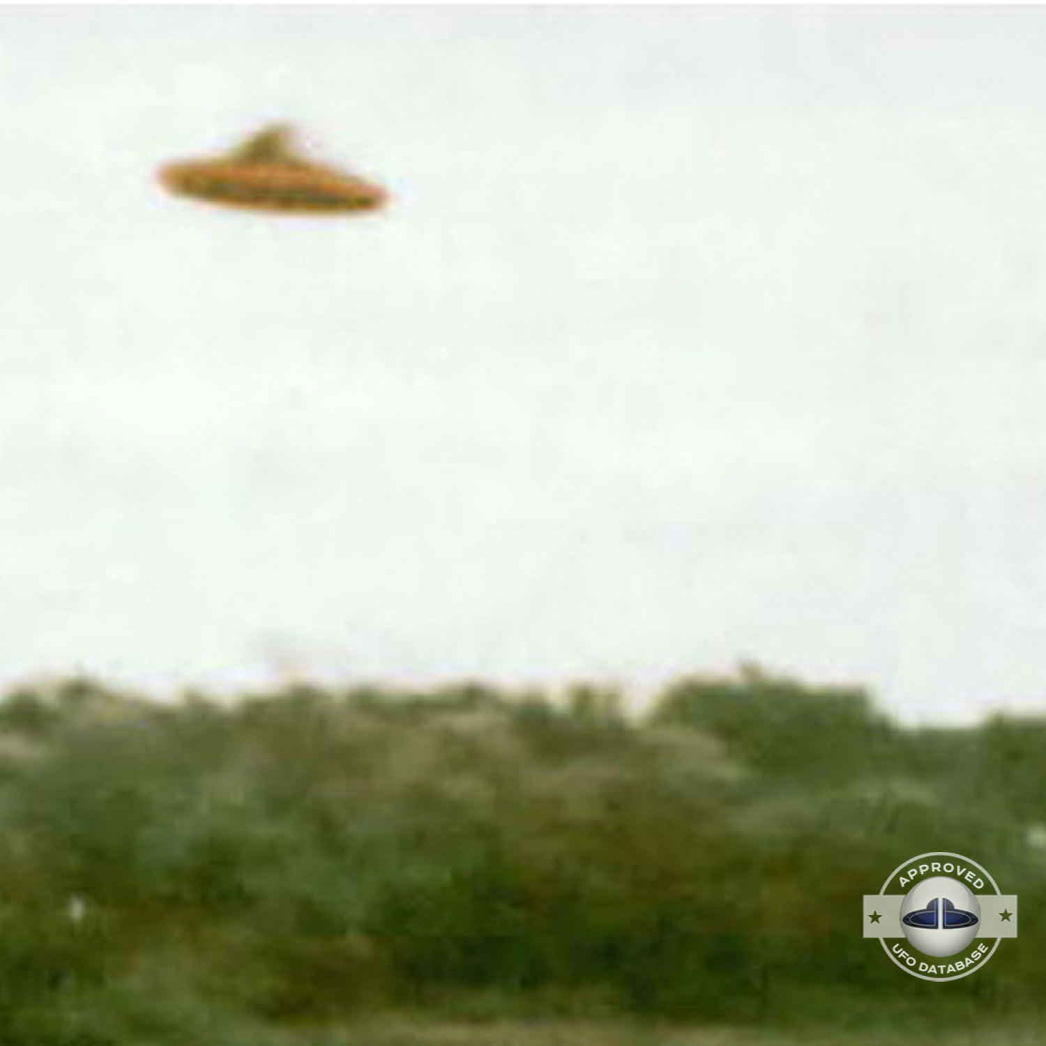 ufo picture was taken from a car ufo was few hundreds meters away UFO Picture #62-3