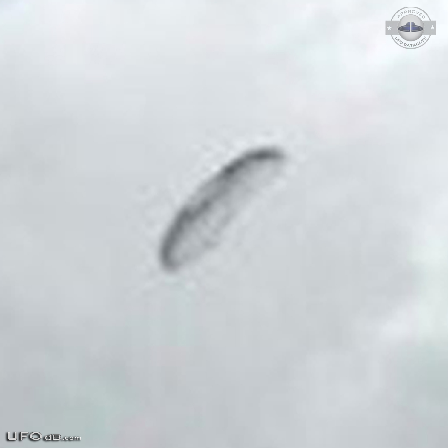 Parachute shaped UFO seen over Claromeco, Tres Arroyos Argentina UFO Picture #620-4