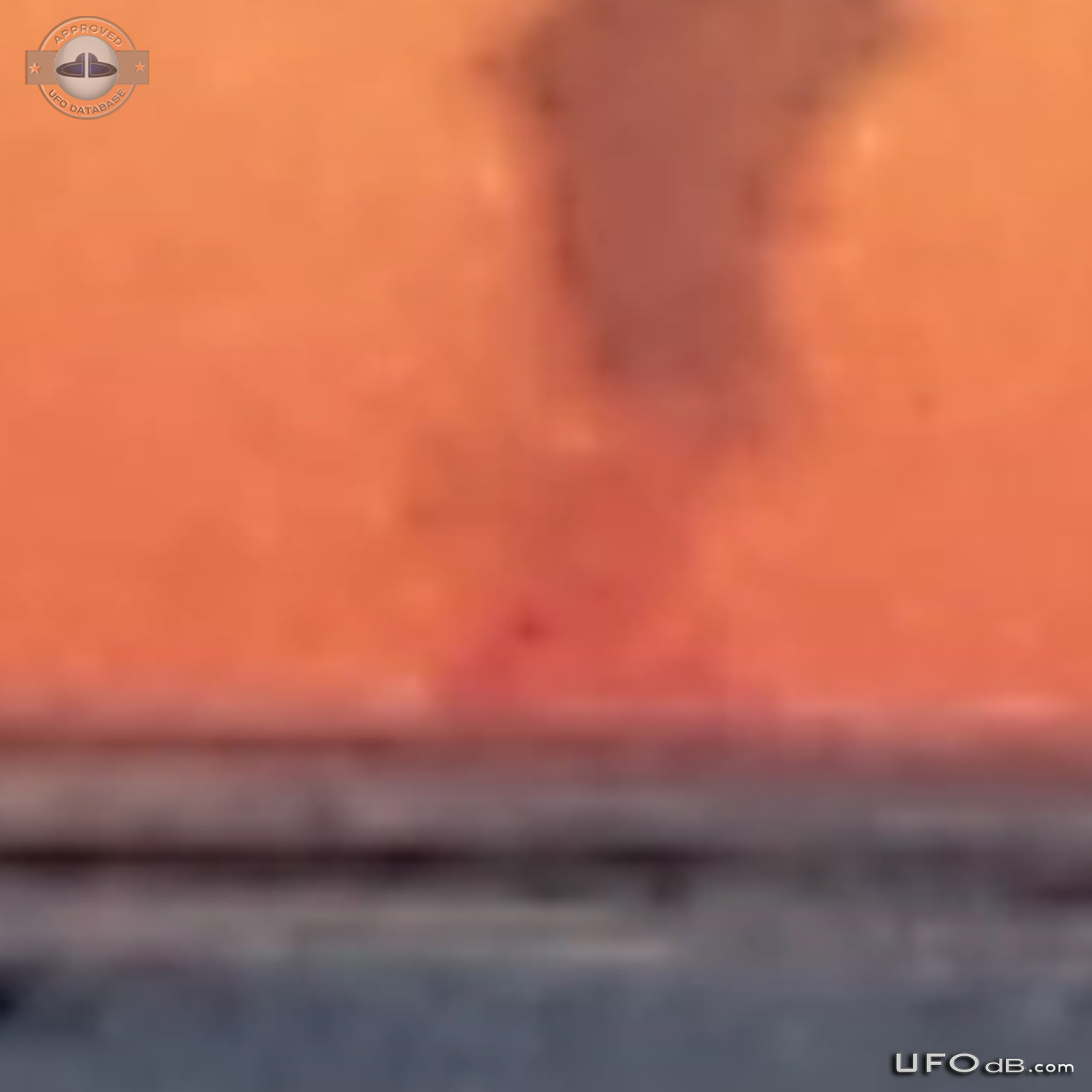 UFO leave the water straight up out in 5 seconds Alakanuk, Alaska USA UFO Picture #621-4