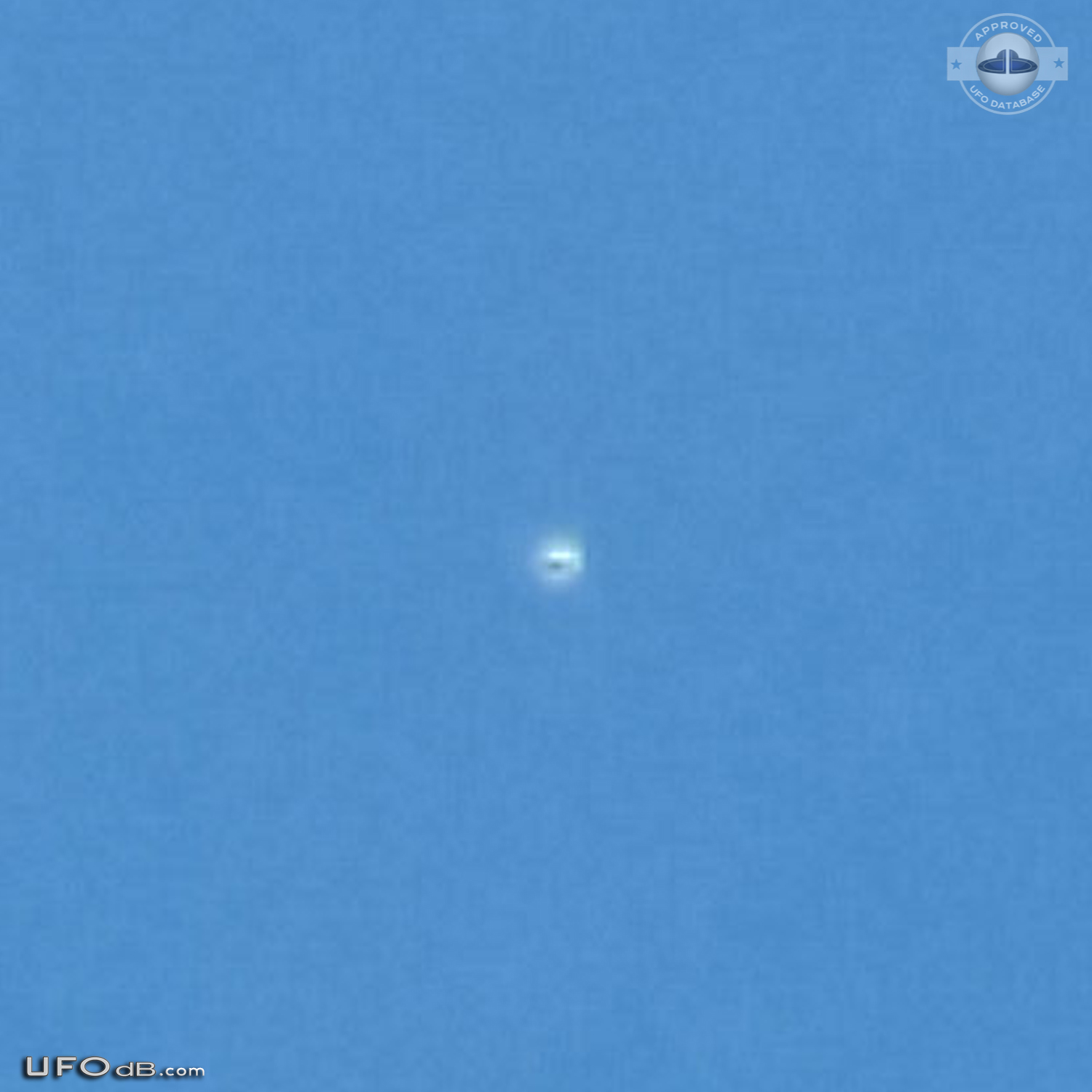 Looked up and saw an bright UFO hovering - Miami Florida USA 2014 UFO Picture #622-4