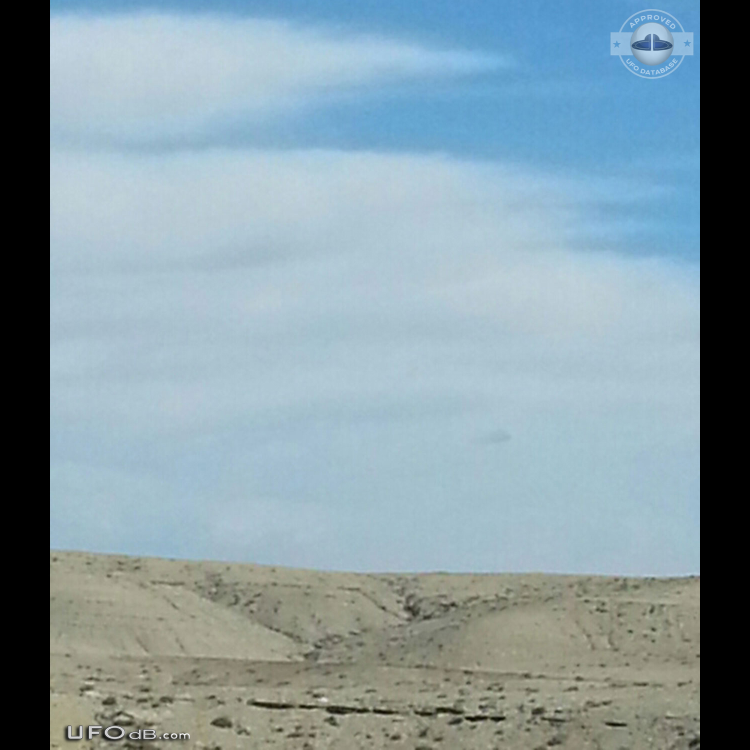 Cigar shaped UFO hiding in out of clouds in Farmington New Mexico USA UFO Picture #625-1