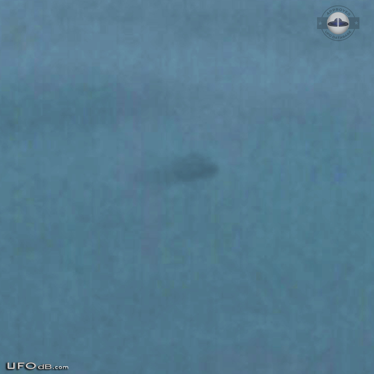 Cigar shaped UFO hiding in out of clouds in Farmington New Mexico USA UFO Picture #625-3