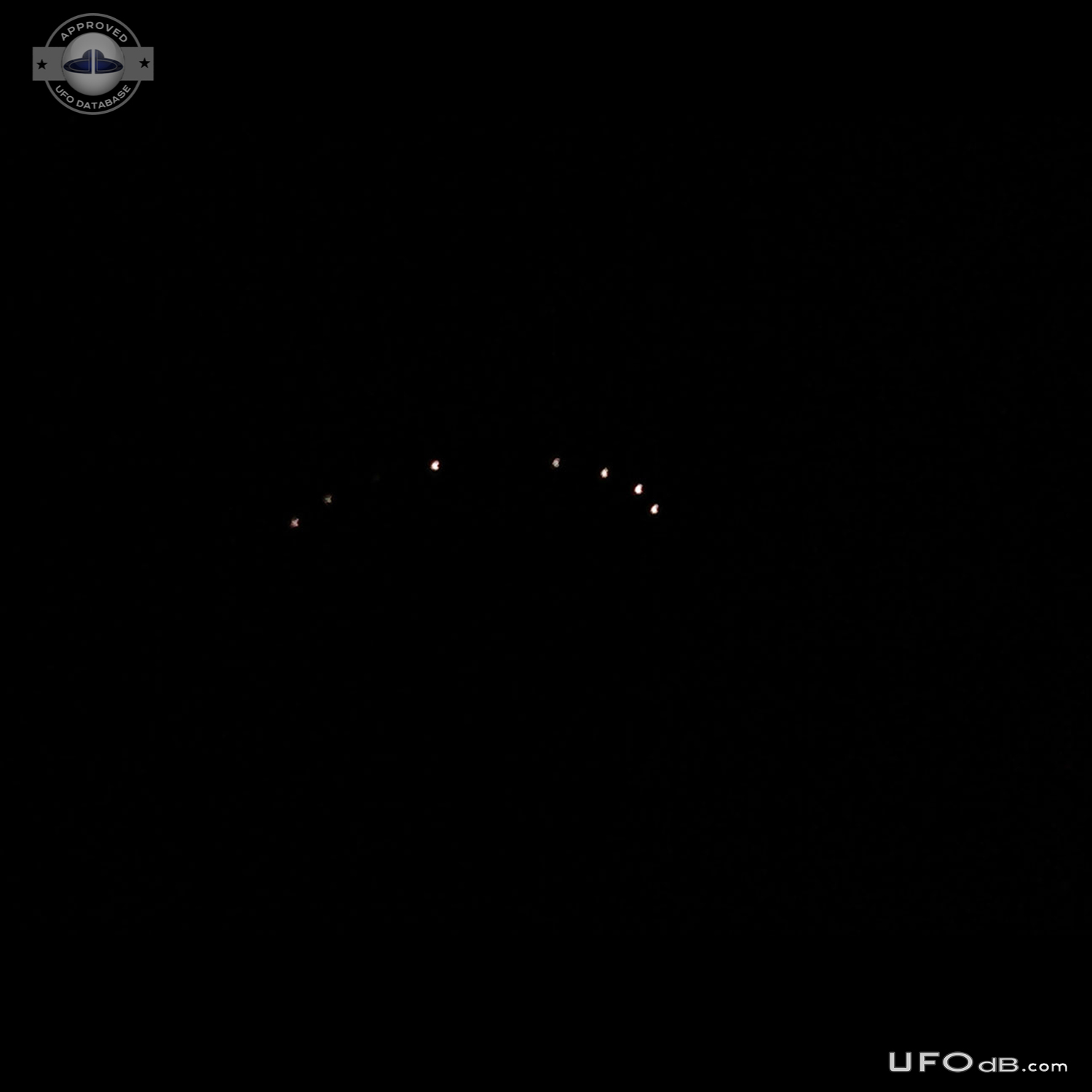 Series of UFOs above the mountains in Portland, Oregon USA 2015 UFO Picture #627-1