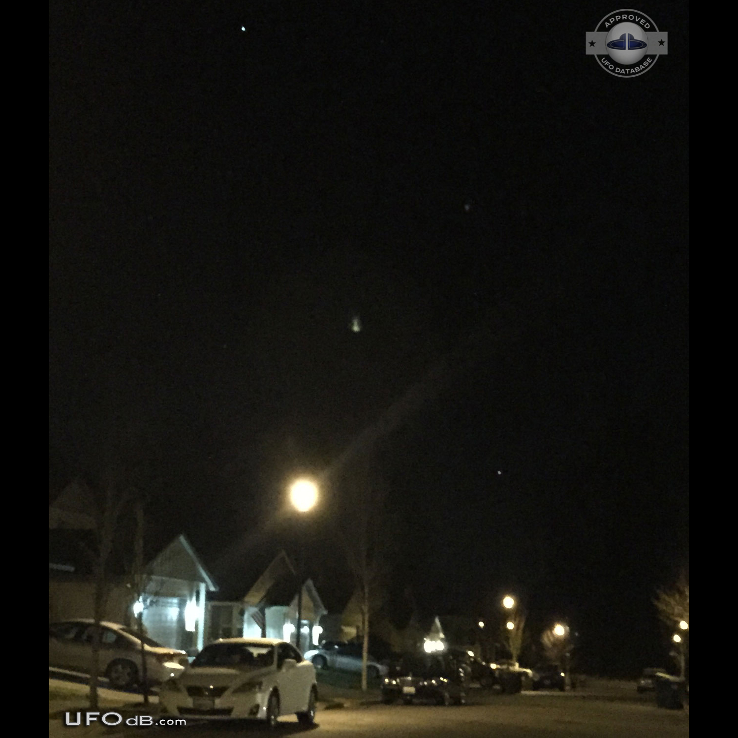 Two very very bright lights UFOs in the sky of Lacey, Washington 2015 UFO Picture #628-1