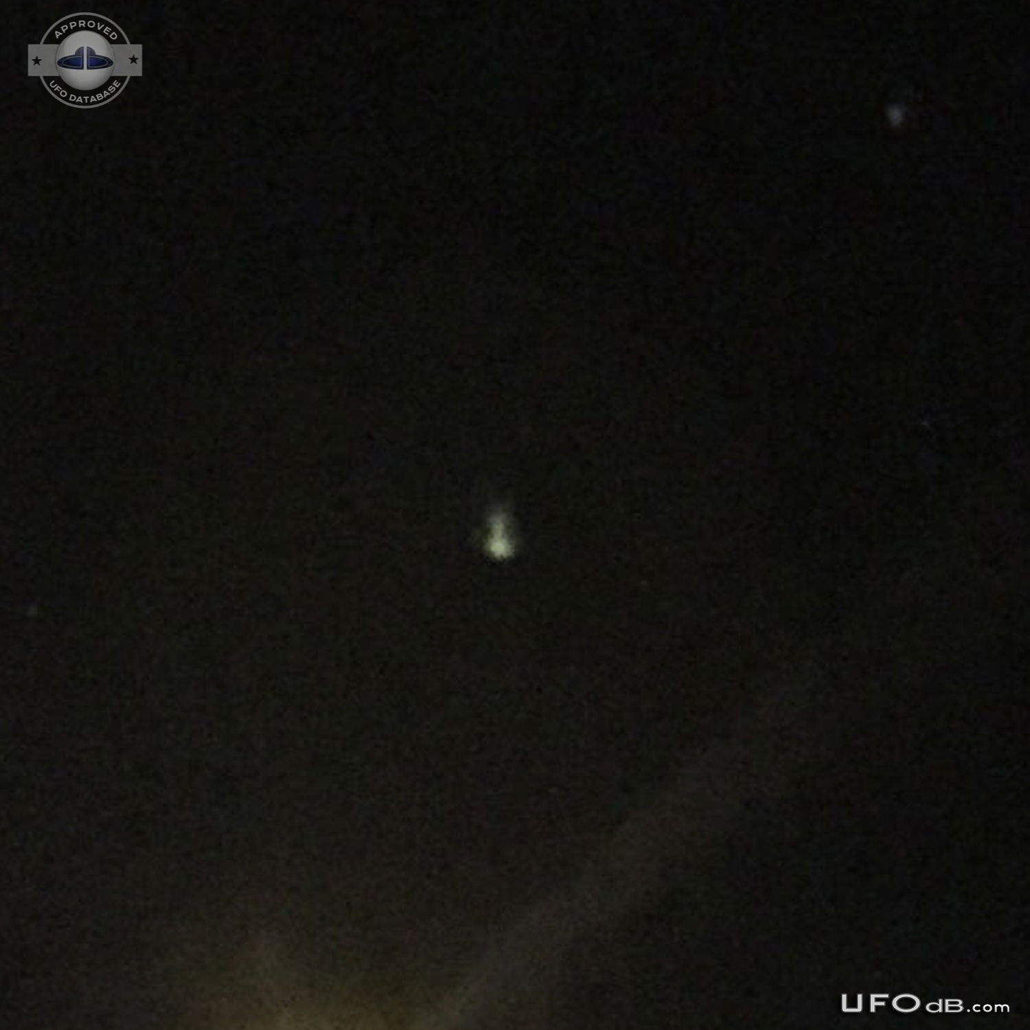 Two very very bright lights UFOs in the sky of Lacey, Washington 2015 UFO Picture #628-3