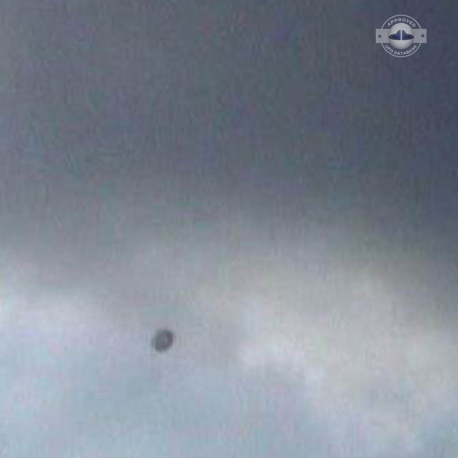UFO Pictures UFOdB.com - UFO near airplane in England in 2002 UFO Picture #63-2