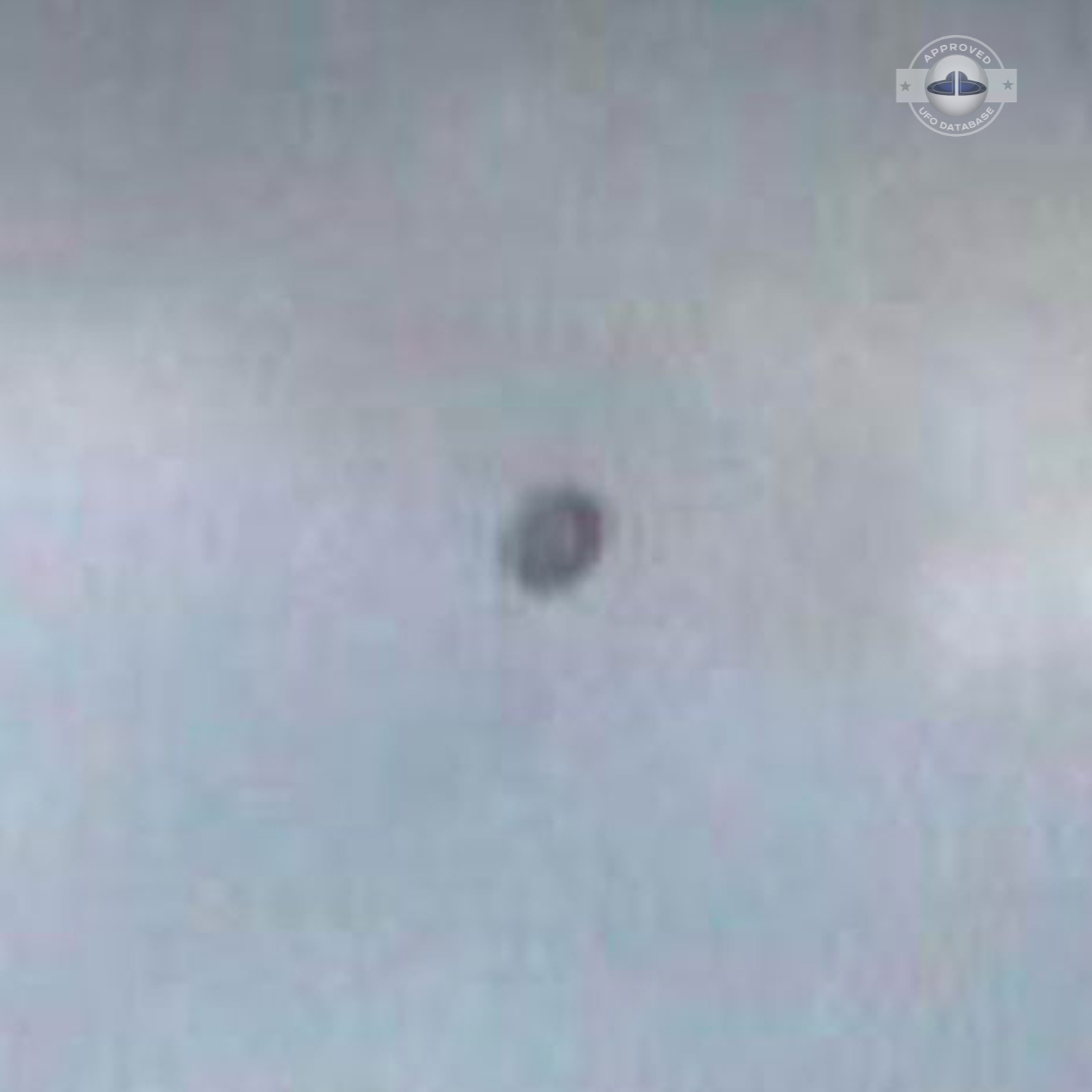 UFO Pictures UFOdB.com - UFO near airplane in England in 2002 UFO Picture #63-3
