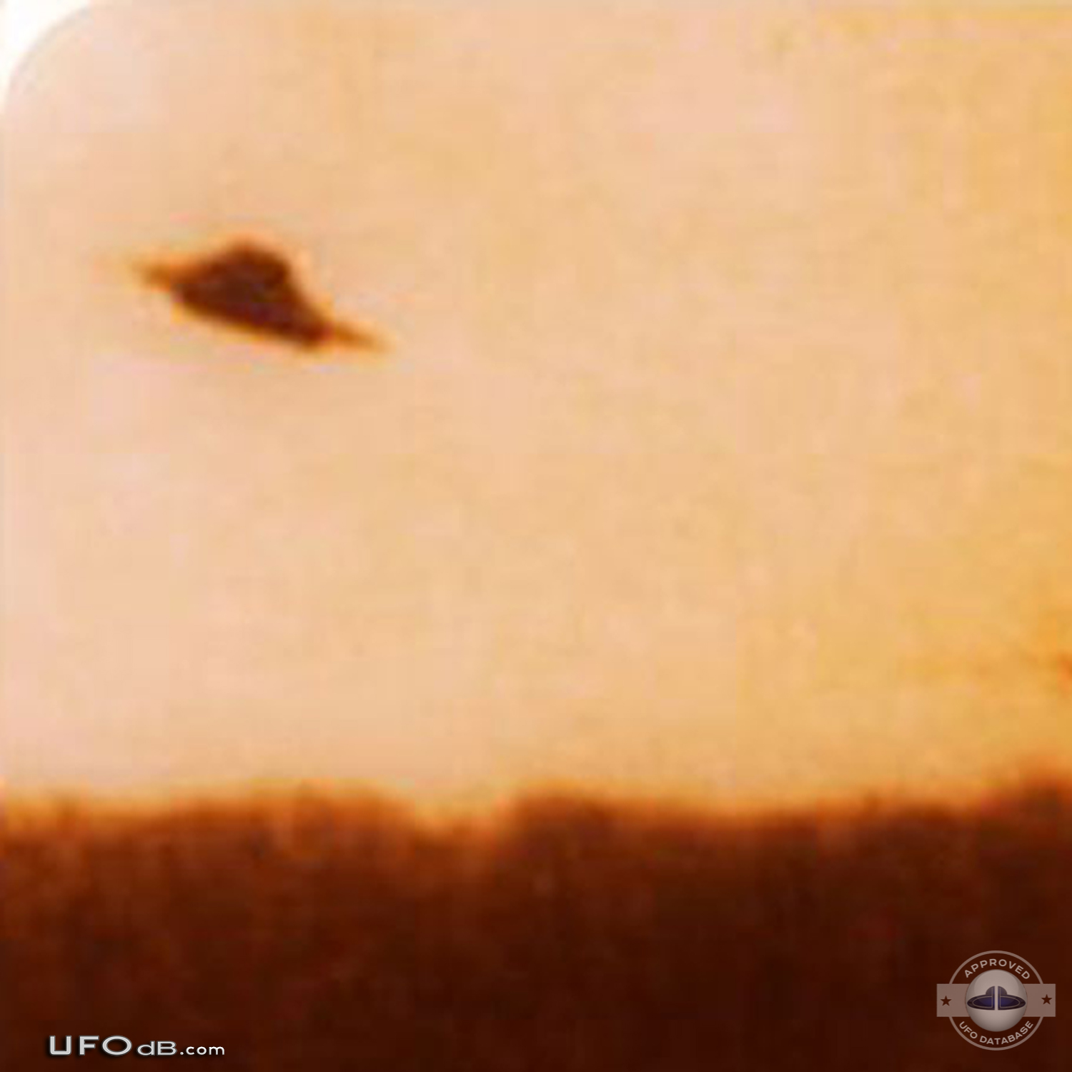 Old 1966 UFO picture taken near Lake Tiorati, Orange County New York UFO Picture #633-4