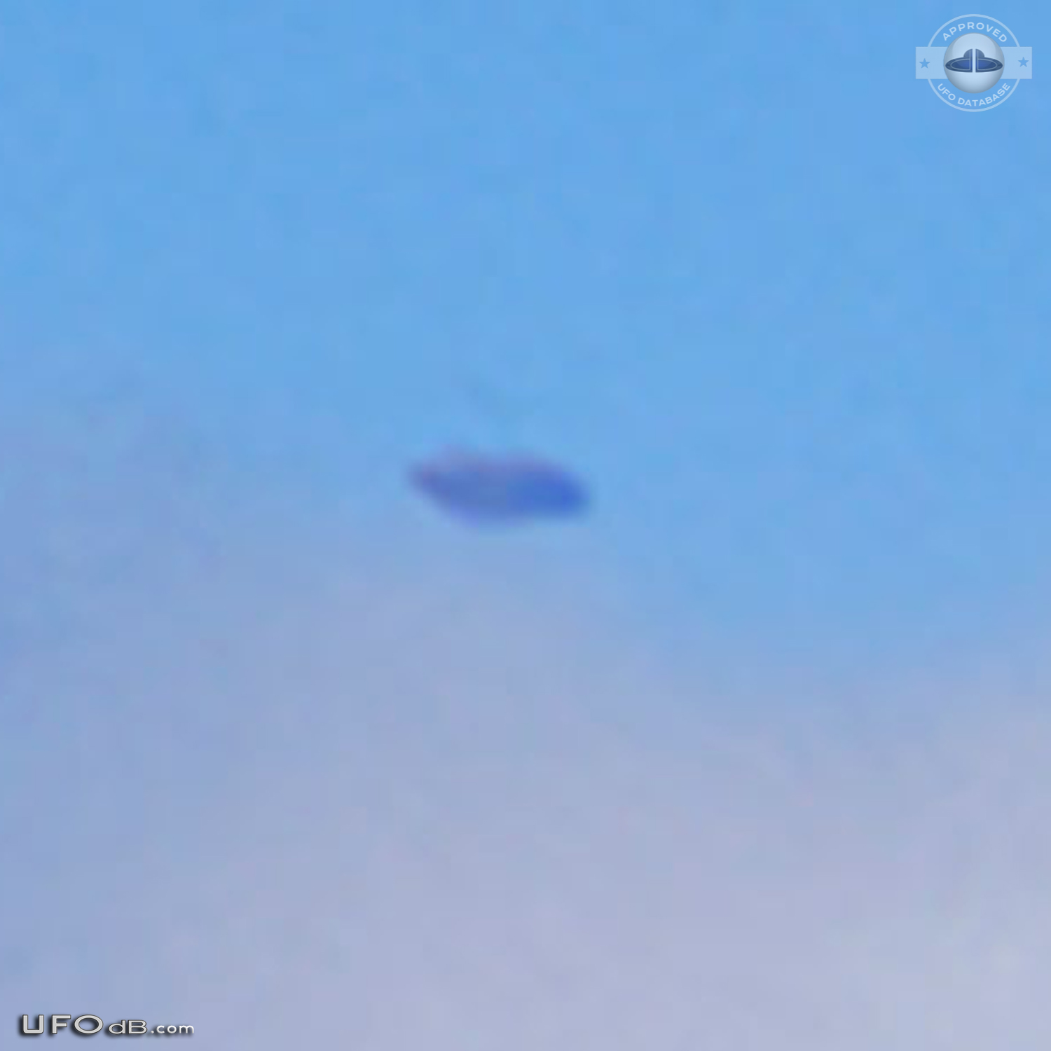 Clear picture Saucer UFO in bright sky over Plush, Oregon in June 2011 UFO Picture #634-4