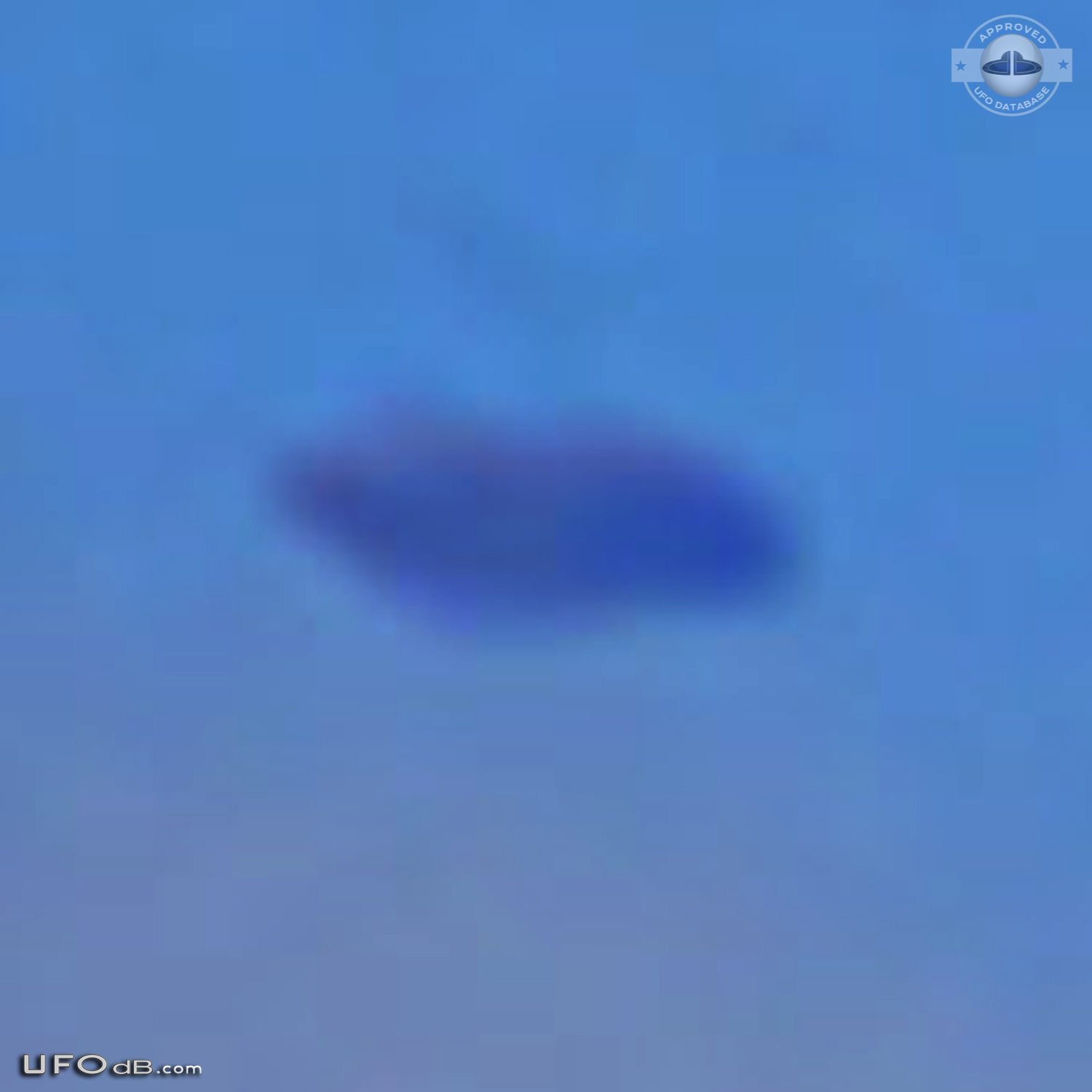 Clear picture Saucer UFO in bright sky over Plush, Oregon in June 2011 UFO Picture #634-5