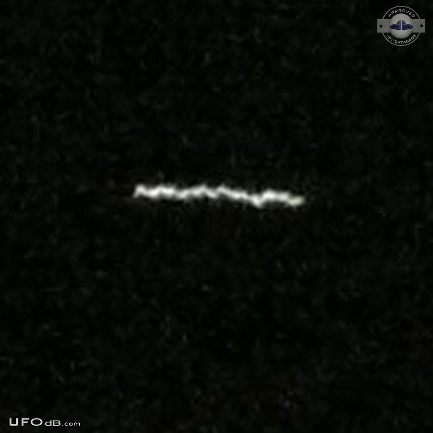 Straight line of white light UFO changing direction over Chichen Itza UFO Picture #635-2