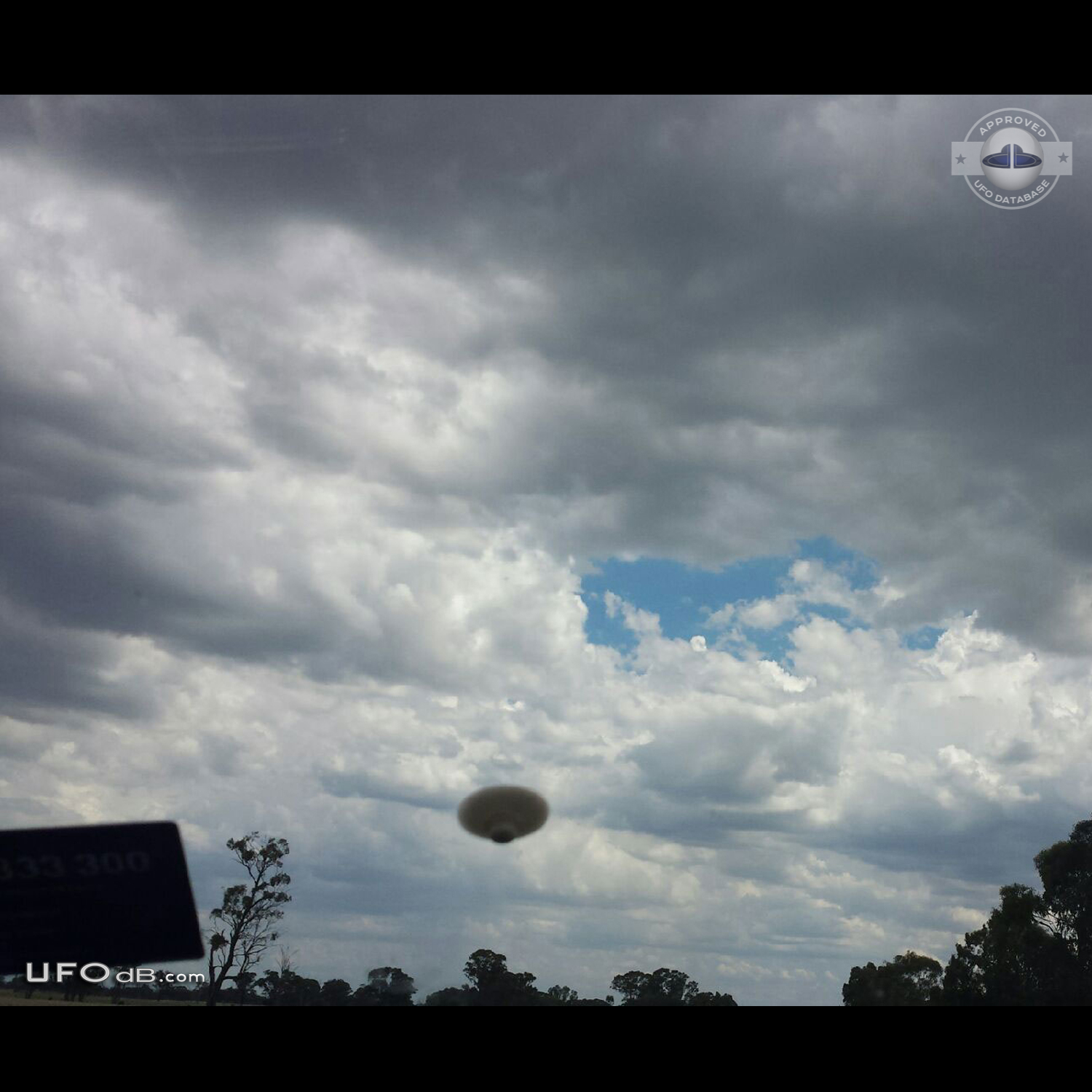 Great Cloud shaped UFO on picture over New South Wales AU 2015 UFO Picture #637-1