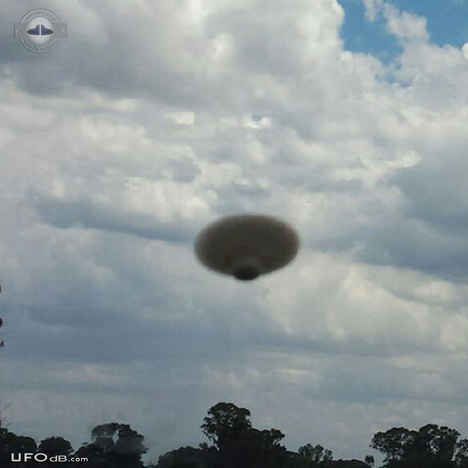 Great Cloud shaped UFO on picture over New South Wales AU 2015 UFO Picture #637-3