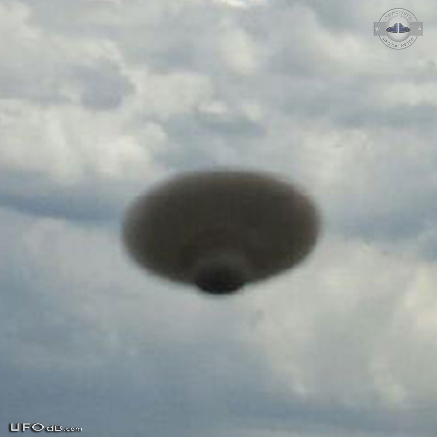 Great Cloud shaped UFO on picture over New South Wales AU 2015 UFO Picture #637-4