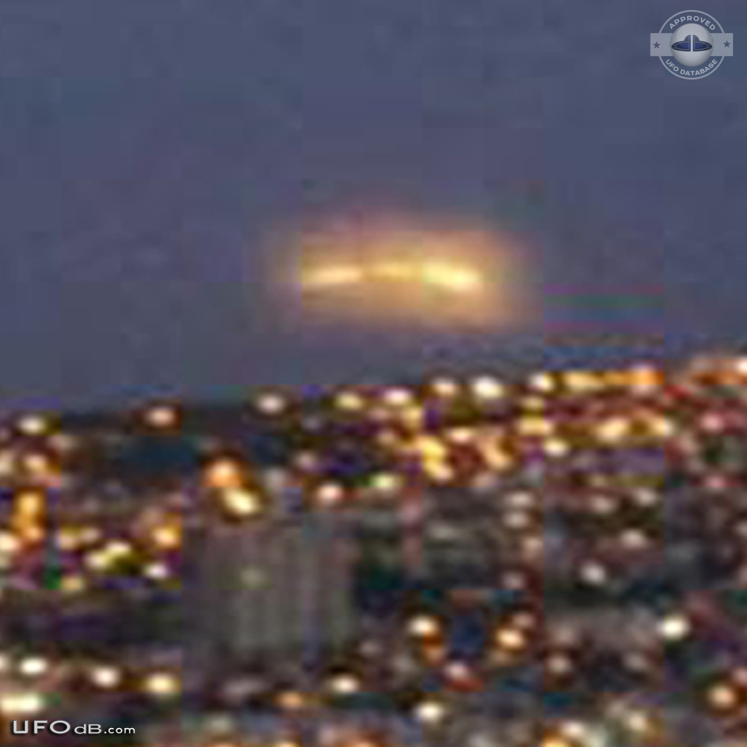UFO saucer caught on picture by journalist in Mexico - October 2014 UFO Picture #639-5
