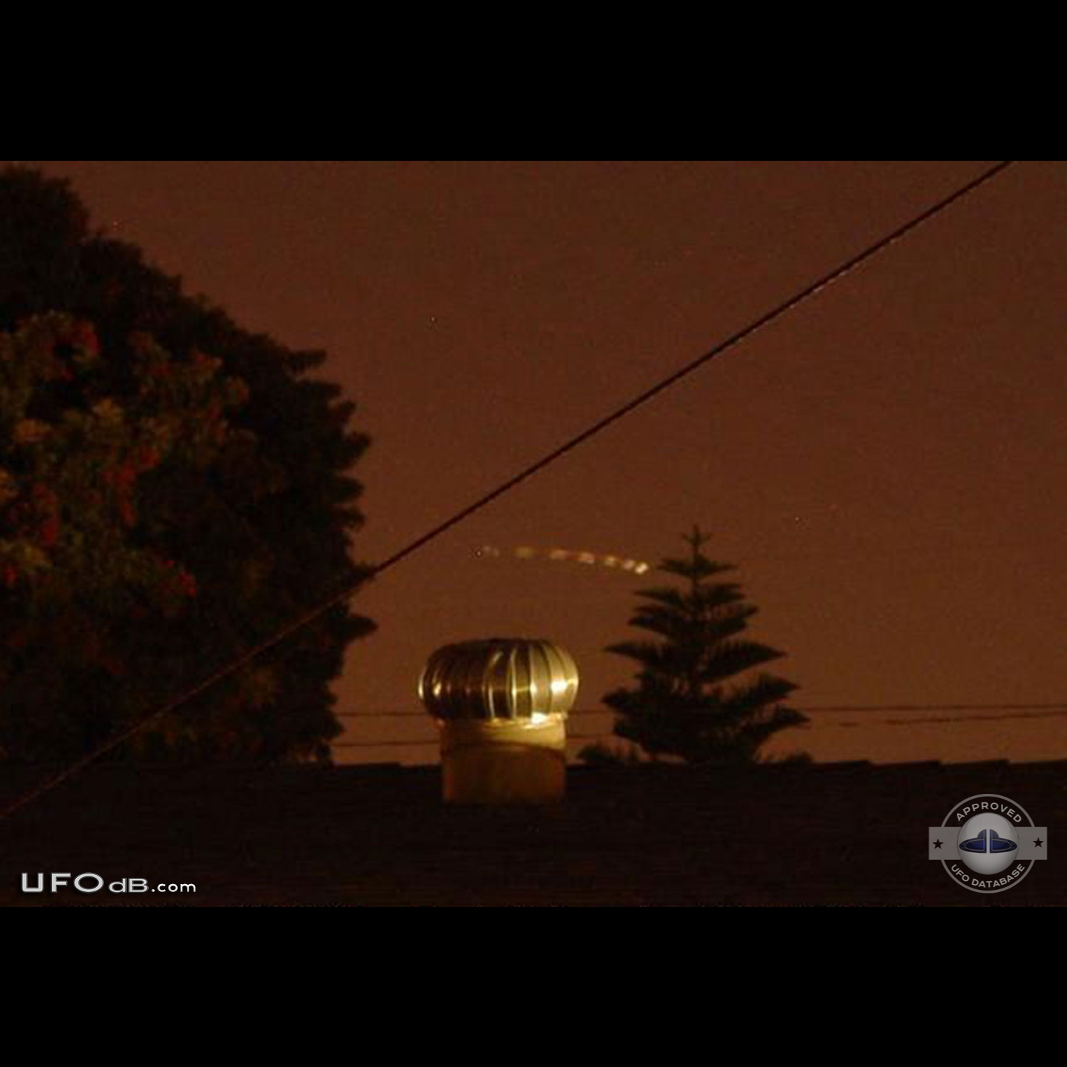 Multiple pictures of UFO sighting over Long Beach, California USA 2009 UFO Picture #640-1