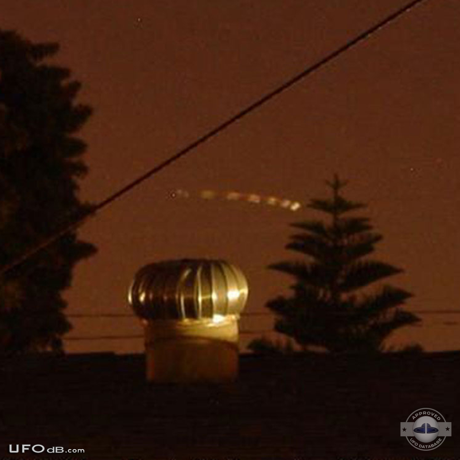 Multiple pictures of UFO sighting over Long Beach, California USA 2009 UFO Picture #640-2