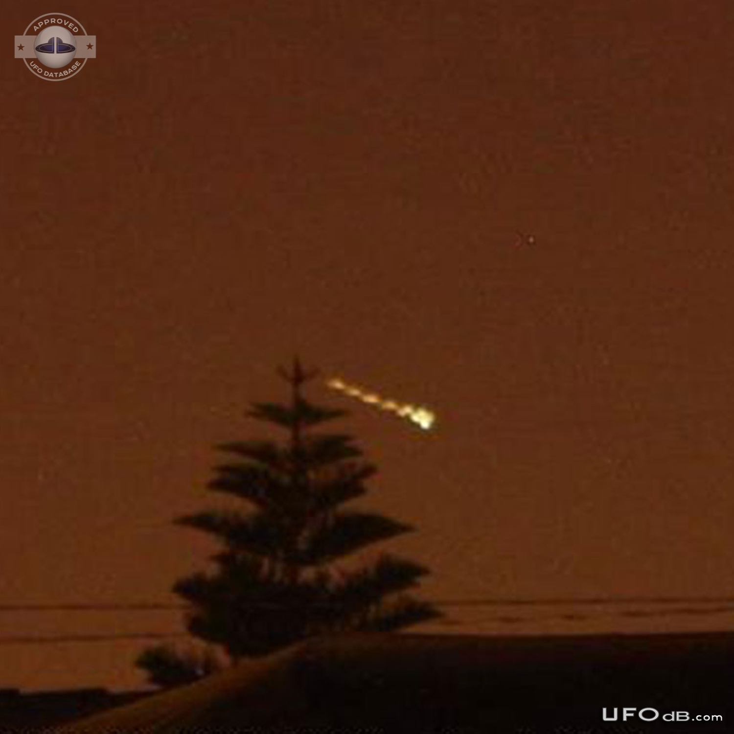 Multiple pictures of UFO sighting over Long Beach, California USA 2009 UFO Picture #640-7