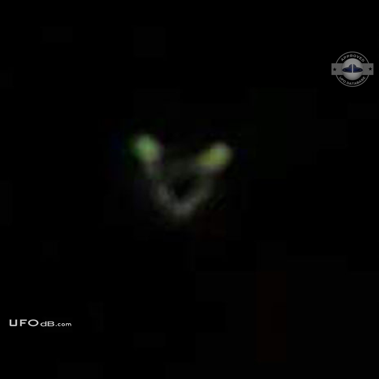 Silent UFO seen near woodland area Huddersfield UK on May 2011 UFO Picture #641-3