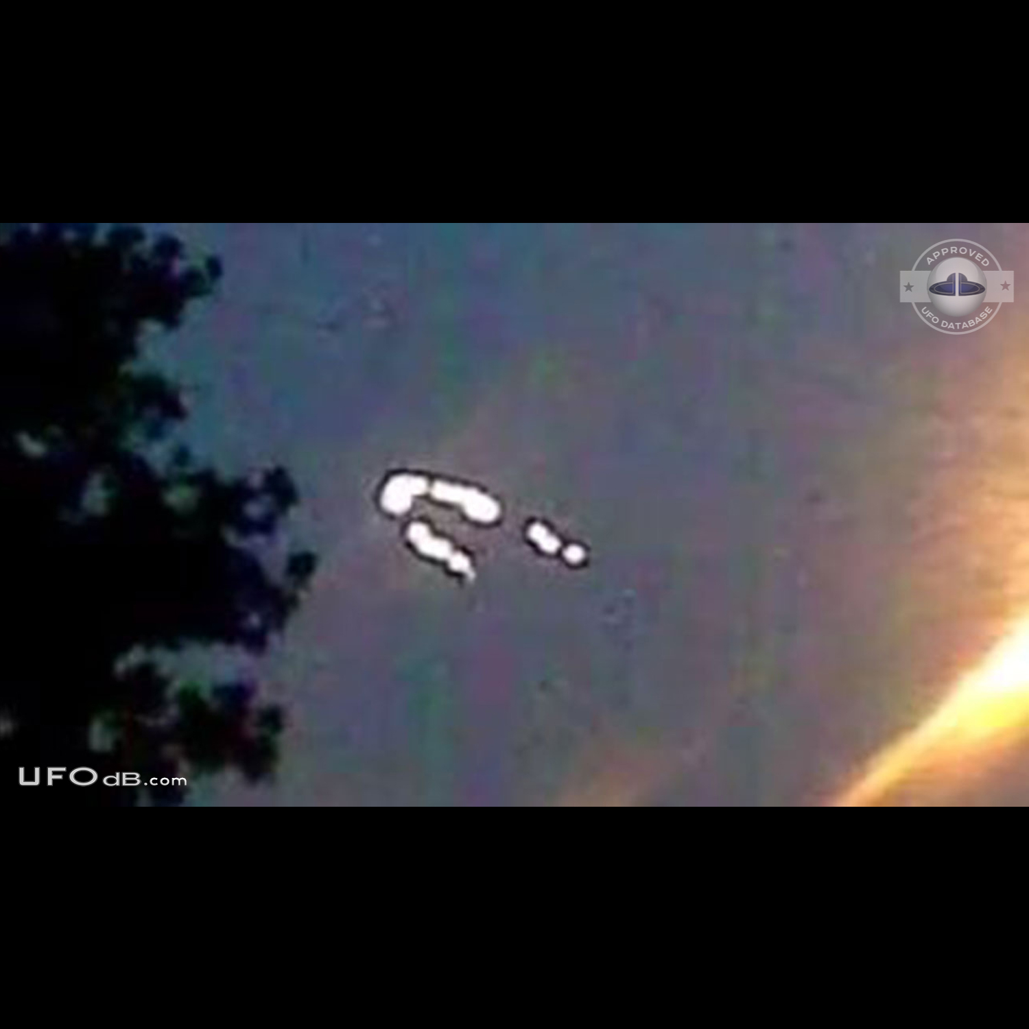 UFO with several lights caught on picture in Chandigarh, India 2009 UFO Picture #647-1