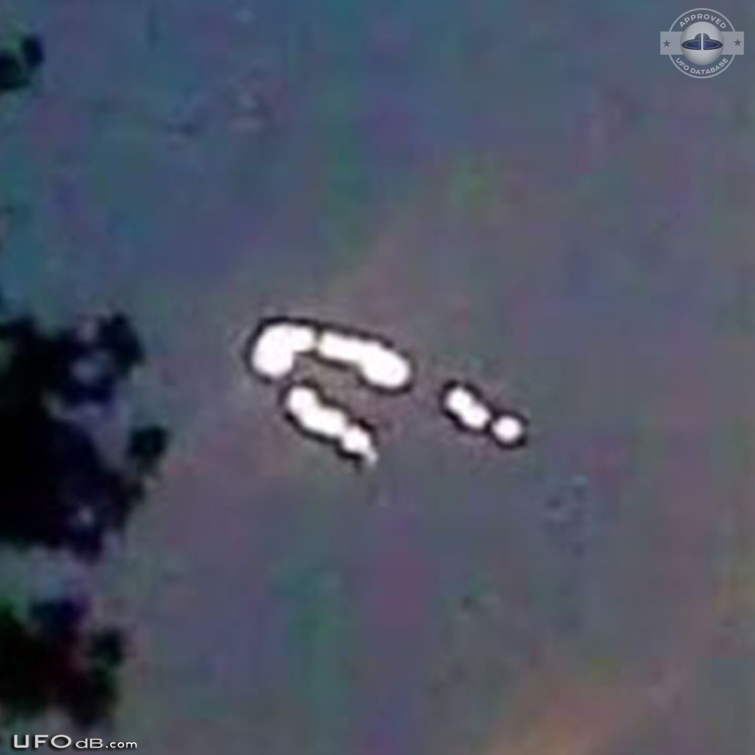 UFO with several lights caught on picture in Chandigarh, India 2009 UFO Picture #647-2