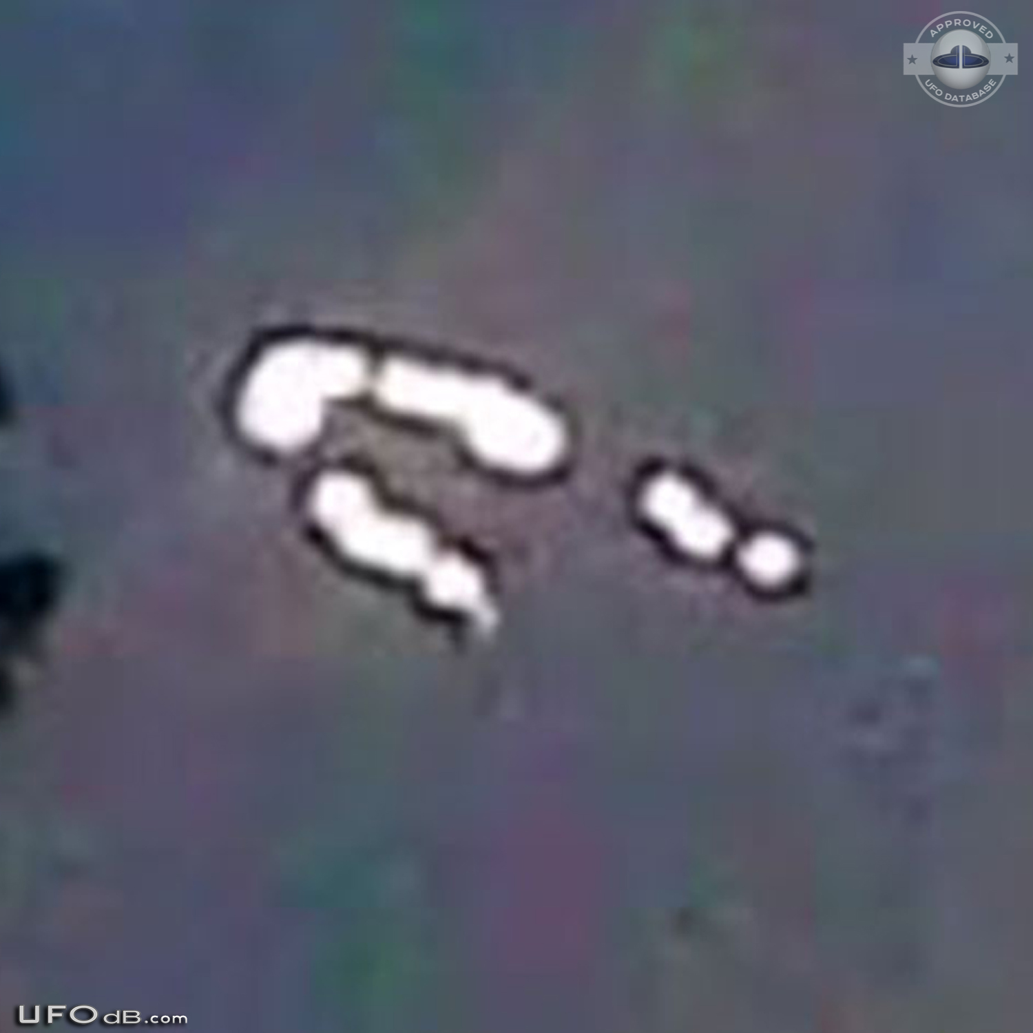 UFO with several lights caught on picture in Chandigarh, India 2009 UFO Picture #647-3