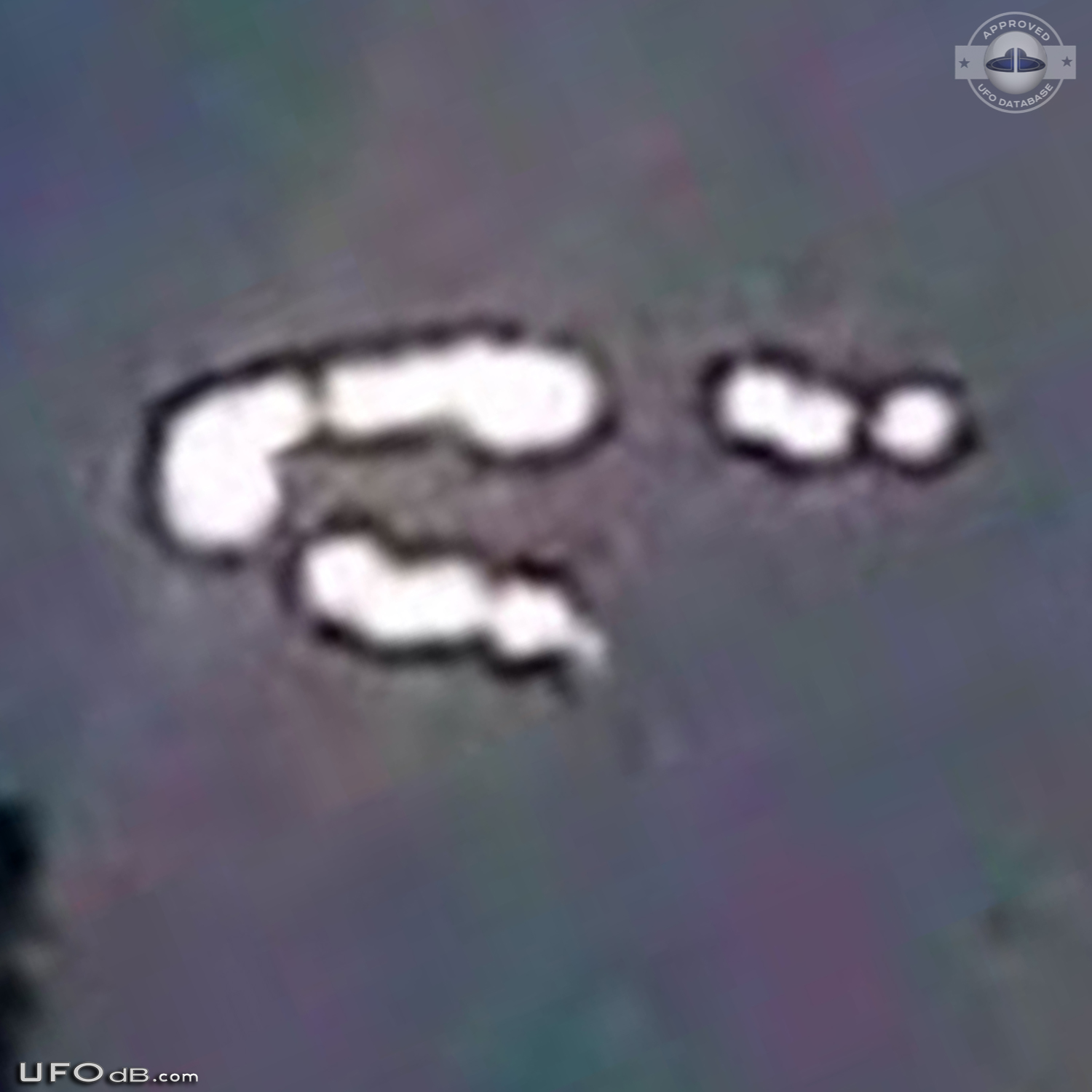 UFO with several lights caught on picture in Chandigarh, India 2009 UFO Picture #647-4