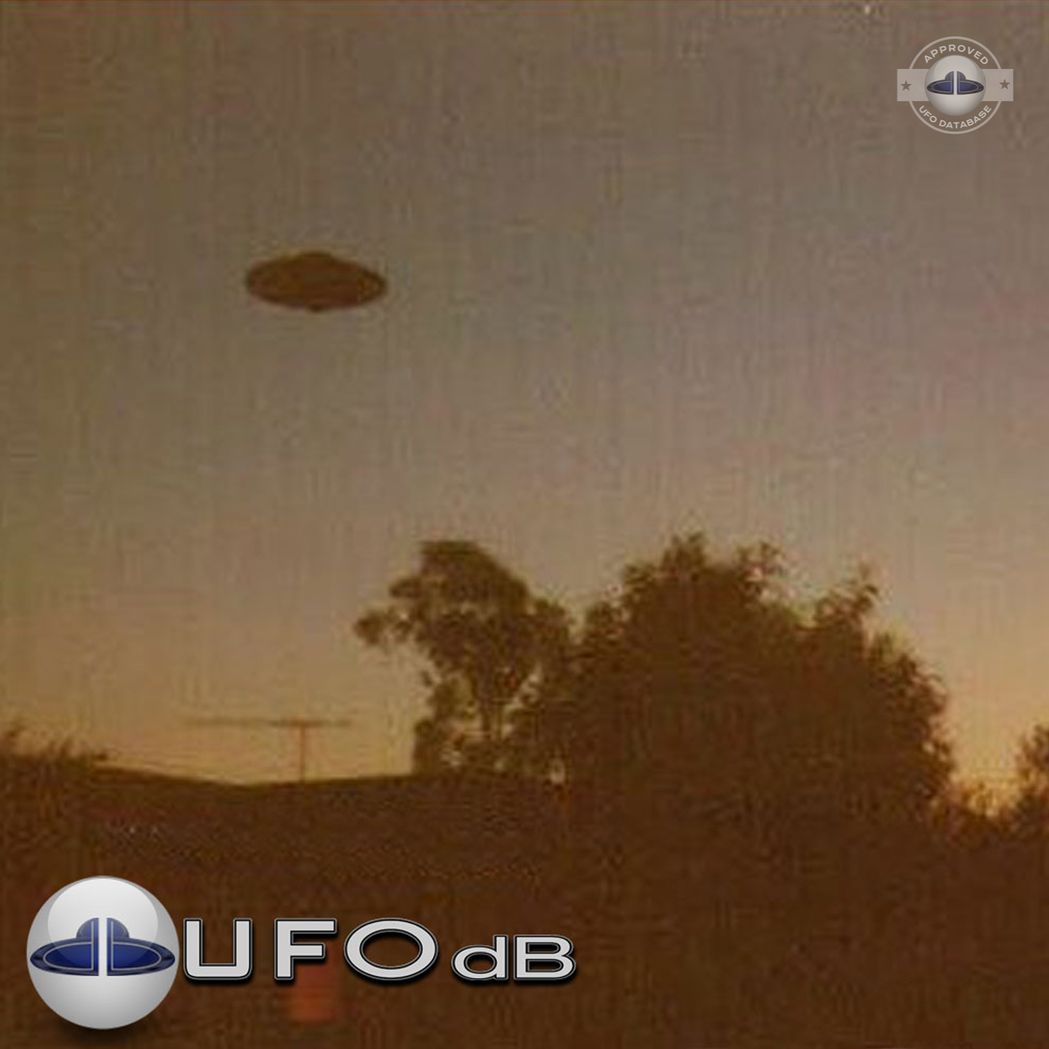 The UFO has a Saturn shape and can be seen at nightfall over a house UFO Picture #65-2