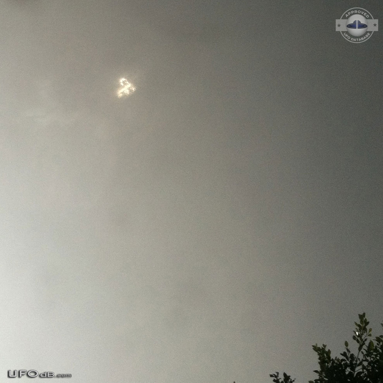 UFO appeared, disappeared and appeared again in Los Angeles CA 2015 UFO Picture #651-2