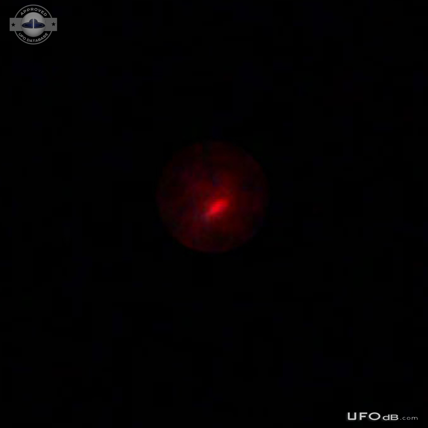 2 Red UFOs illuminating the Clouds - Toddington, Bedfordshire UK 2013 UFO Picture #653-3