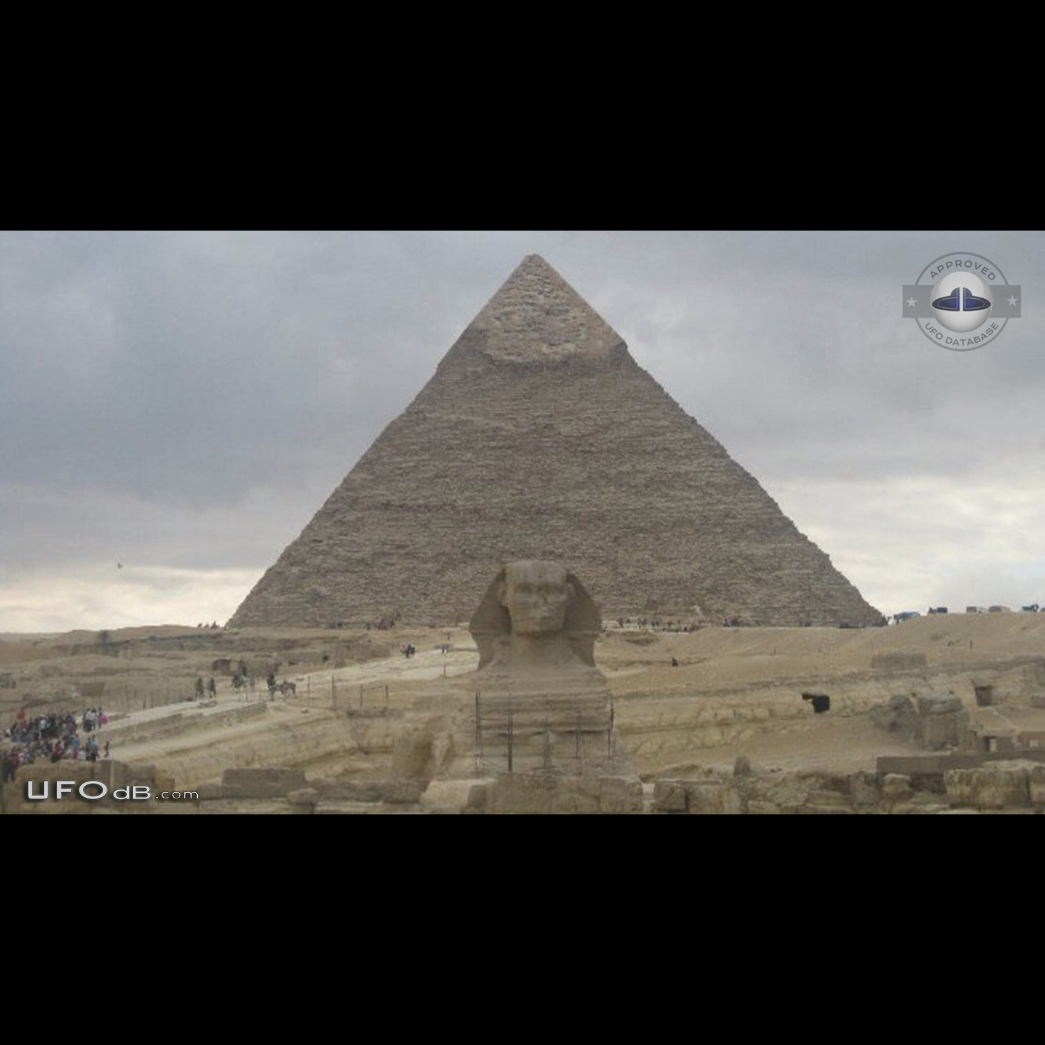 Picture reveal Triangular UFO on the left of a Pyramid in Egypt - 2011 UFO Picture #657-1