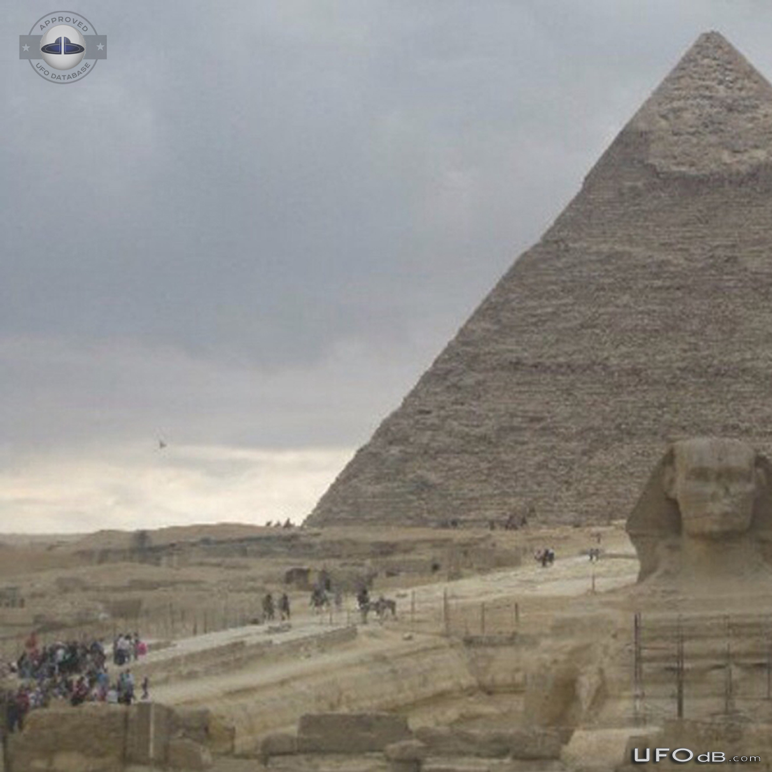 Picture reveal Triangular UFO on the left of a Pyramid in Egypt - 2011 UFO Picture #657-3