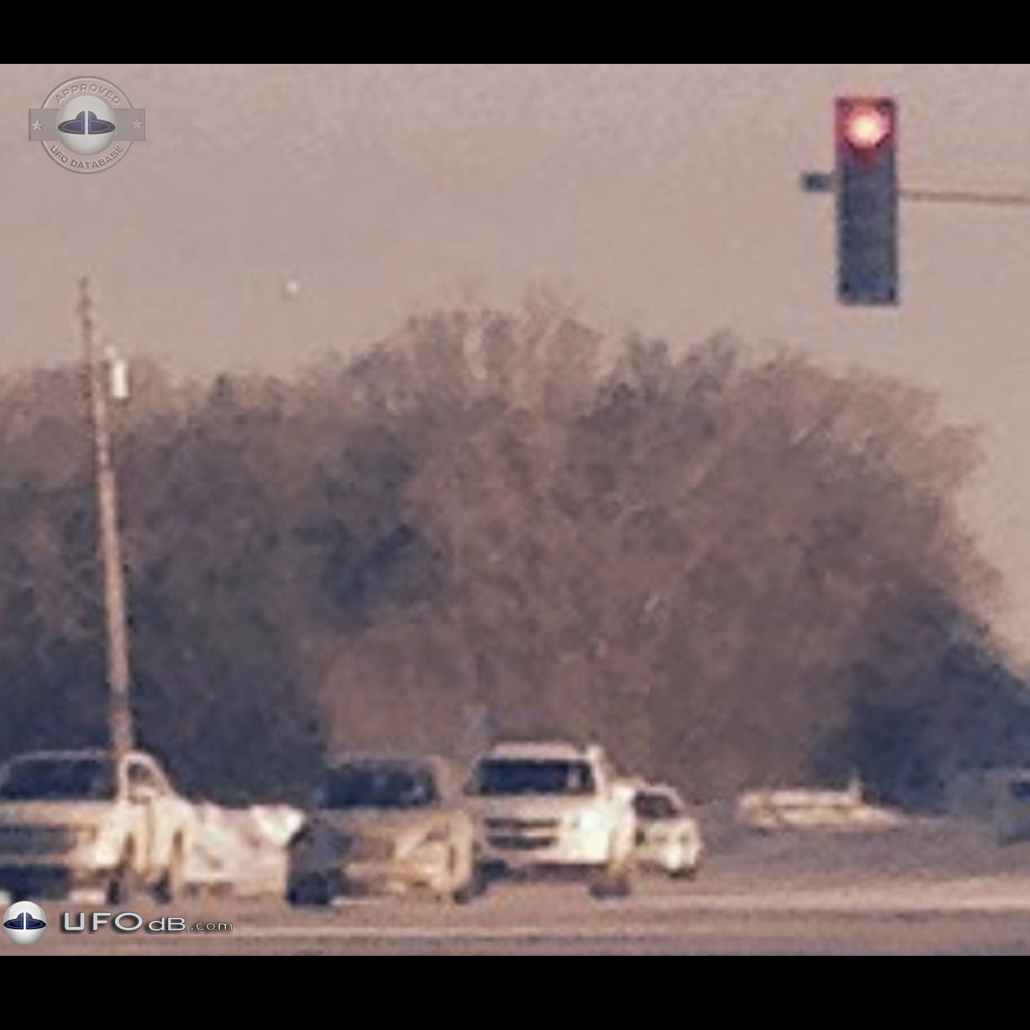 Bright UFO seen for 20m from multiple streets Round Lake Illinois 2015 UFO Picture #659-2