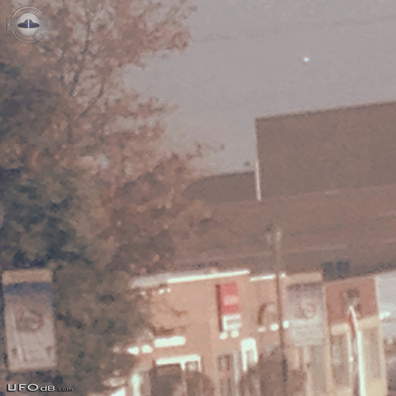 Bright UFO seen for 20m from multiple streets Round Lake Illinois 2015 UFO Picture #659-3