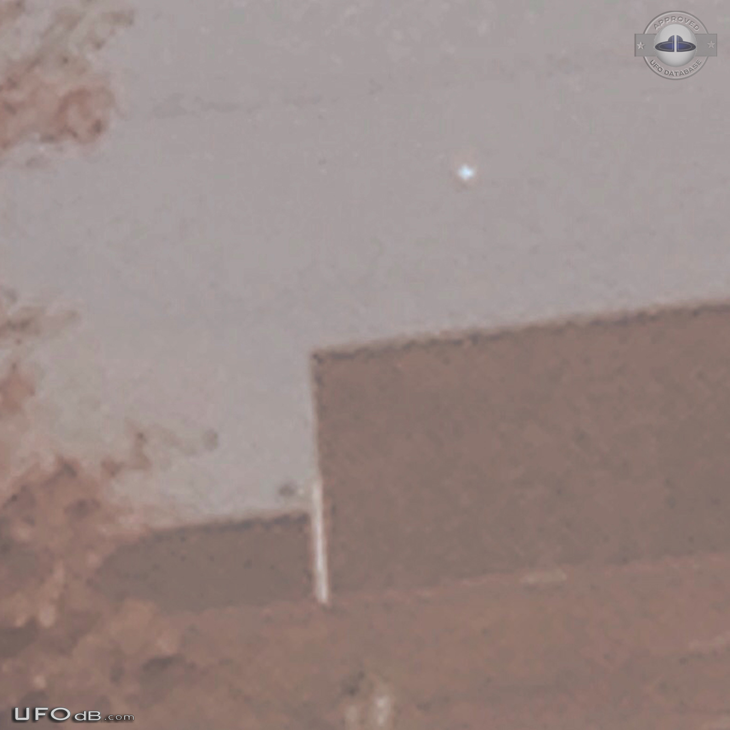 Bright UFO seen for 20m from multiple streets Round Lake Illinois 2015 UFO Picture #659-4