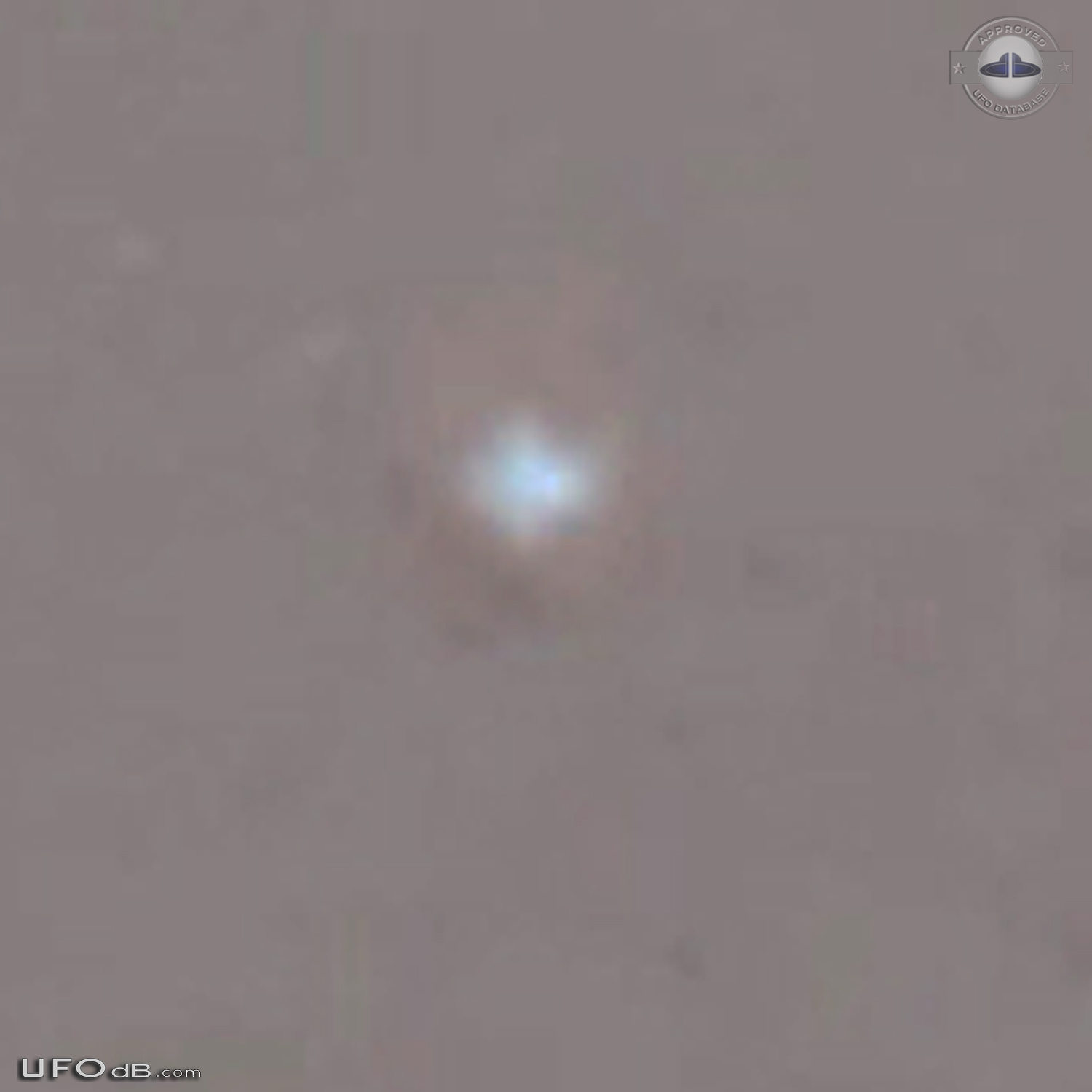 Bright UFO seen for 20m from multiple streets Round Lake Illinois 2015 UFO Picture #659-6