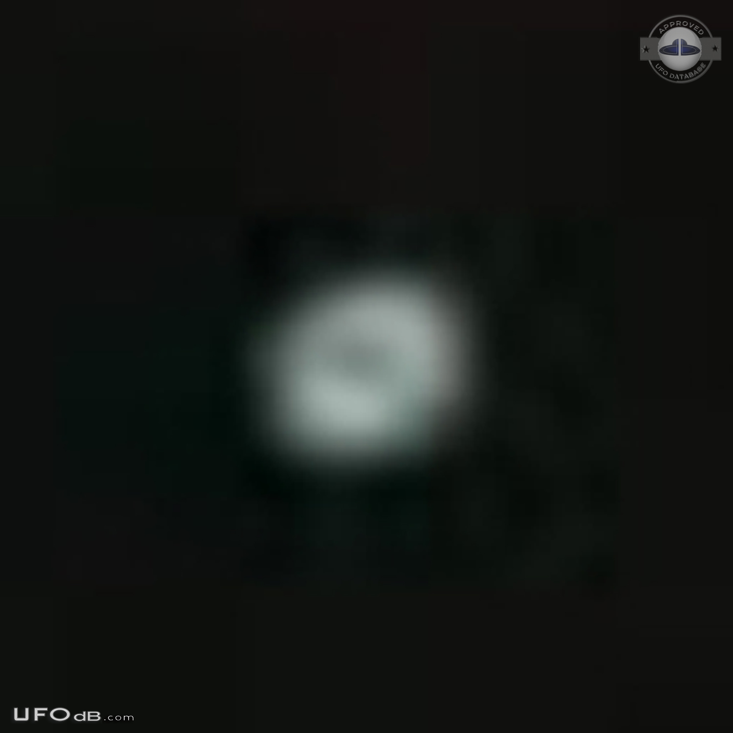 UFO hovered in the sky 30 min above my house - Aberdeen Scotland 2015 UFO Picture #660-5