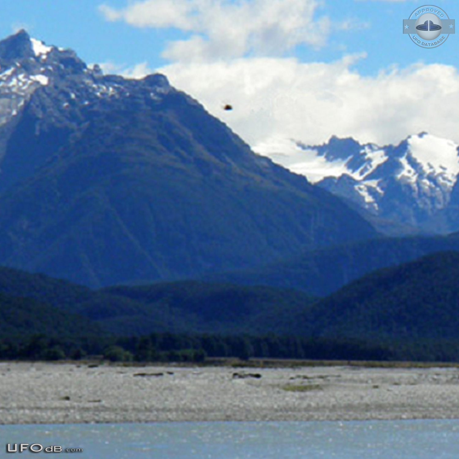 UFO sighting near Humboldt Mountains Glenorchy New Zealand 2015 UFO Picture #662-2