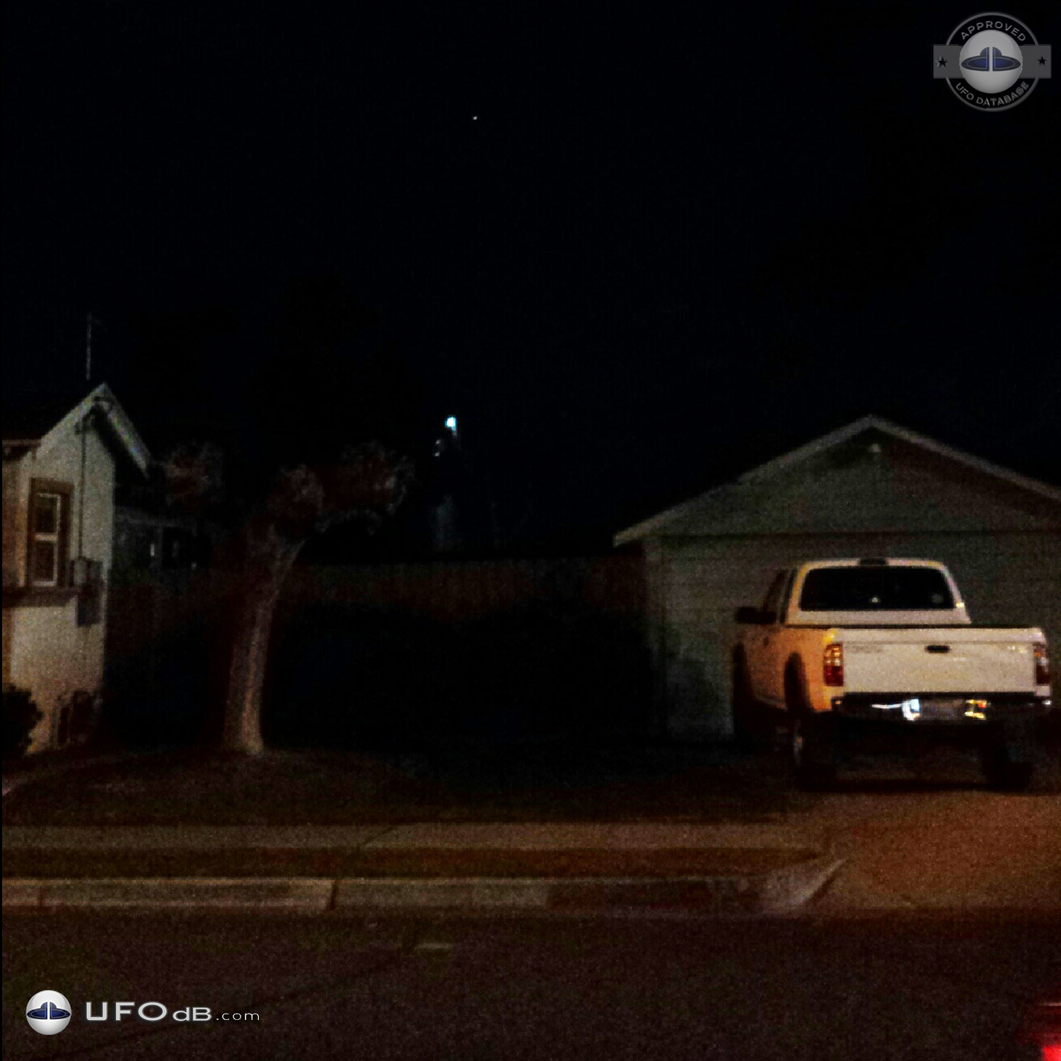 3 bright red UFOs triangle formation in Fresno California USA 2015 UFO Picture #663-1